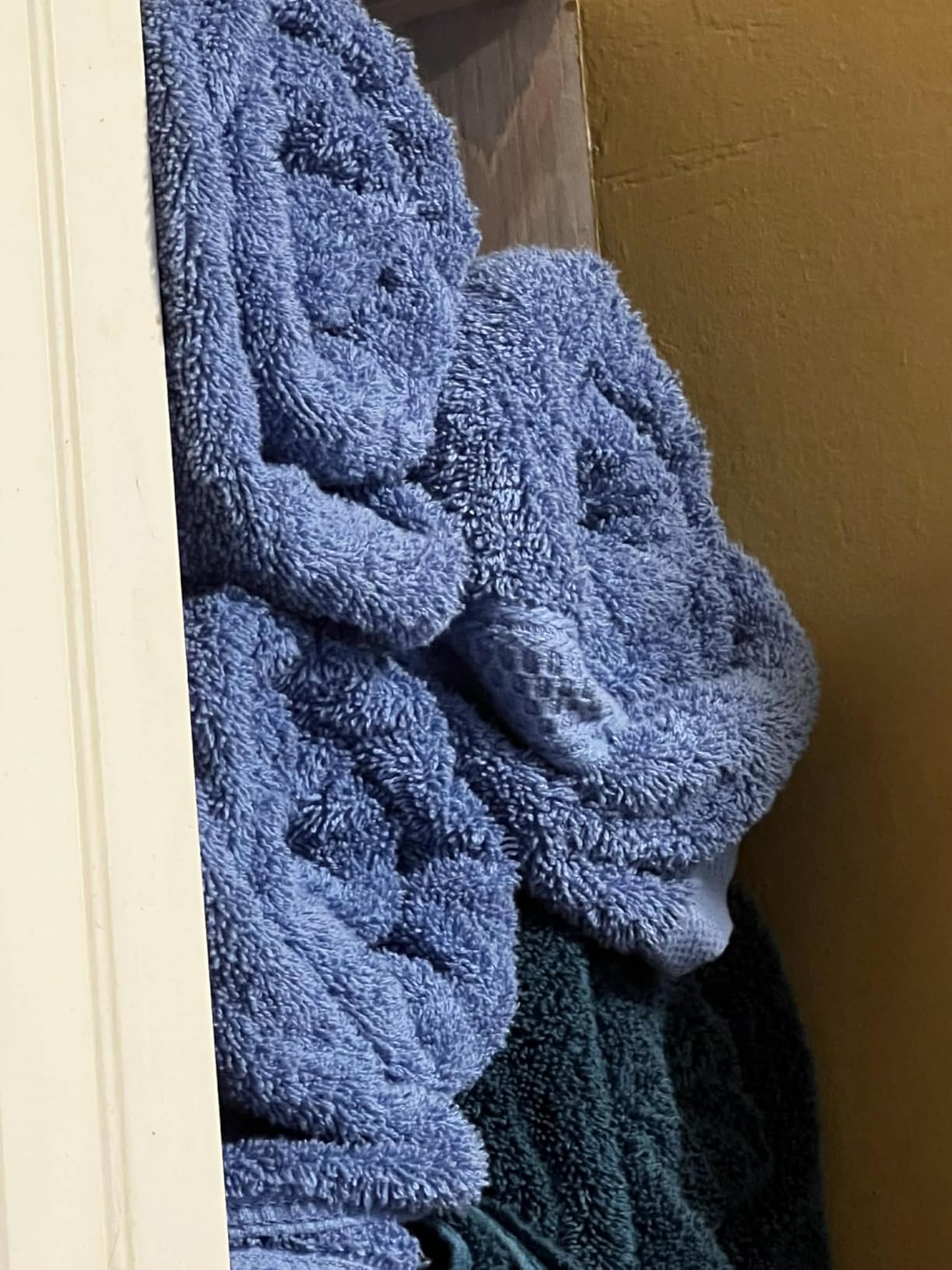 Utopia Towels 4 Pack Premium Bath Towels Set, 27 by 54 Inches, 100% Ring Spun Cotton 600GSM, Lightweight and Highly Absorbent Quick Drying Towels, Perfect for Daily Use customer photo 2