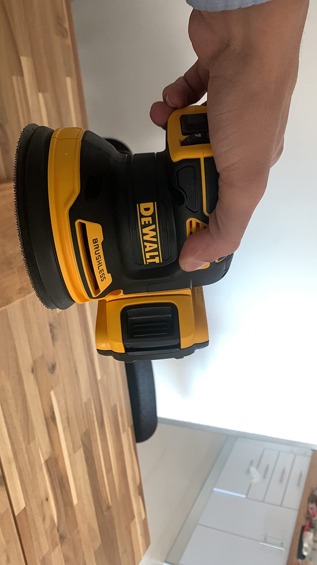 DEWALT 20V MAX Orbital Sander Cordless, 5-Inch, 2Ah Battery and Charger Included (DCW210D1) customer photo 2