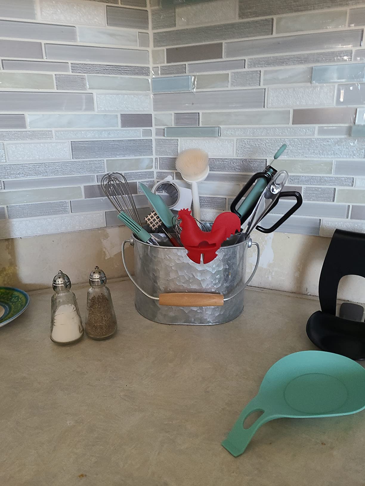 HOME-X Red Rooster Spoon Holder, Pot/Pan Clip Kitchen Accessories, Fun Hostess Gifts customer photo 1