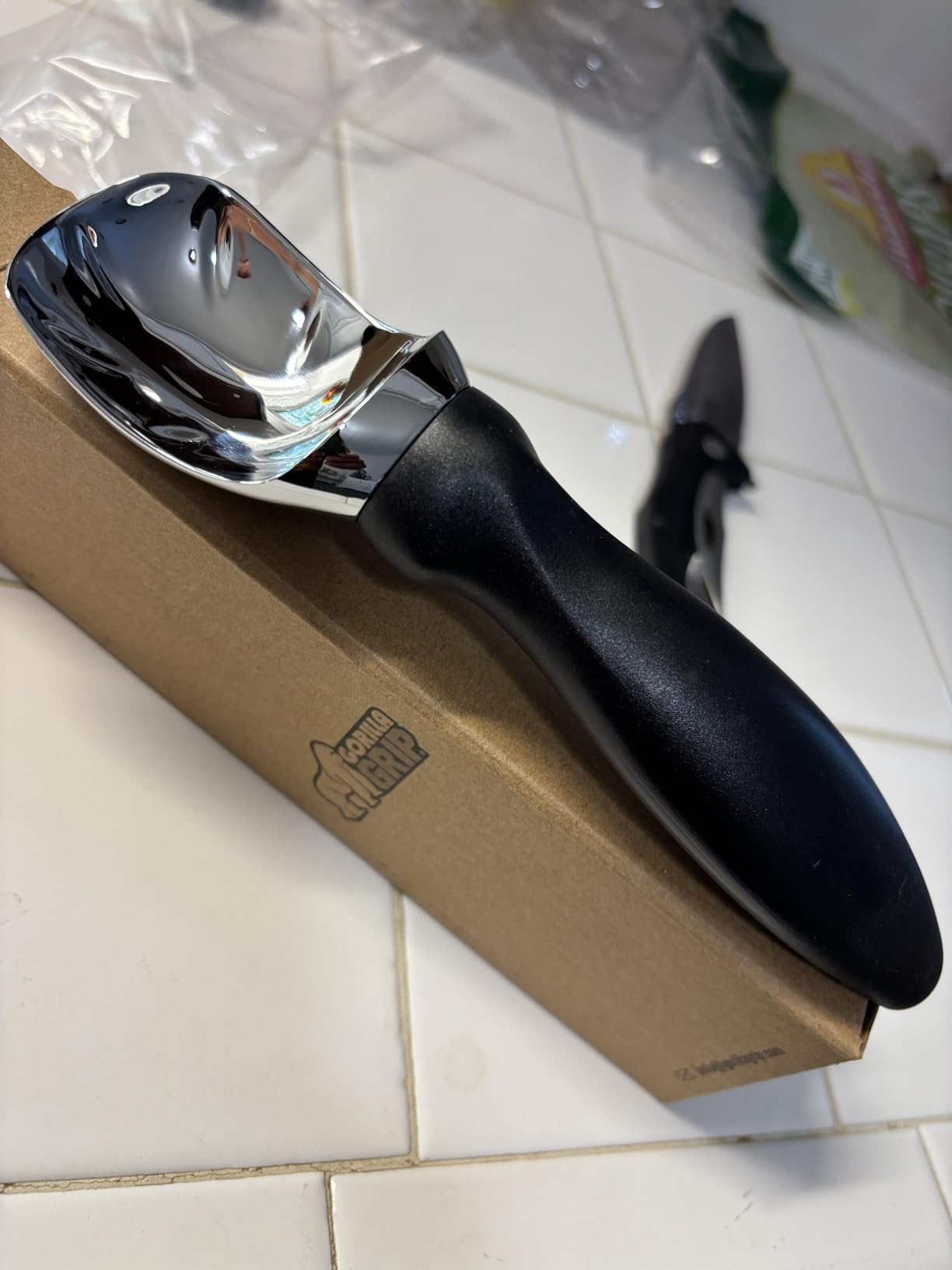 GORILLA GRIP BPA-Free Heavy Duty Ice Cream Scoop, Comfortable Ergonomic Handle, Professional Grade Scooper for Perfect Round Scoops, Black customer photo 2