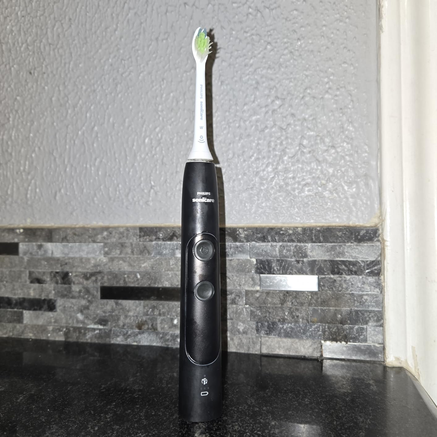 Philips Sonicare ExpertClean 7500 Black, Rechargeable Electric Power Toothbrush, HX9690/05 customer photo 2
