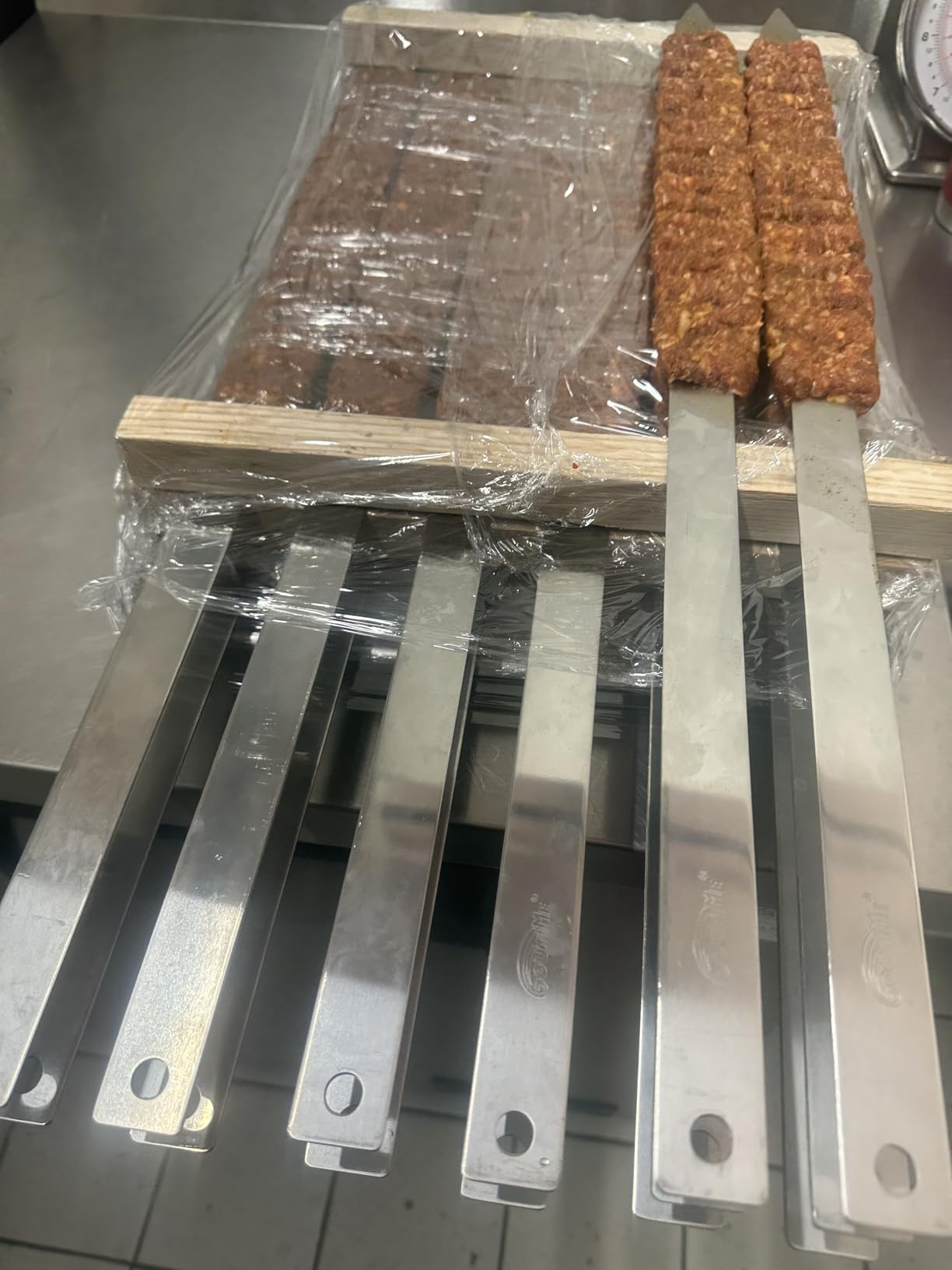 Goutime Kabob Skewers, 27 Inch,1 Inch Wide Stainless Steel Flat BBQ Barbecue Kebab Skewers,No-Wood Handle,for Persian,Brazilian,Koobideh Grilling,Set of 7 with Storage Bag customer photo 2