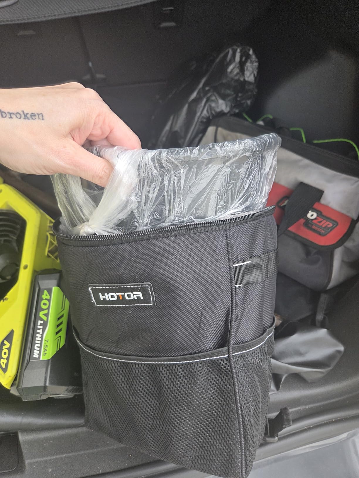 HOTOR Car Trash Can with Lid and Storage Pockets - 100% Leak-Proof Organizer, Waterproof Garbage Can, Multipurpose Trash Bin for Car, 2 Gallons, Black customer photo 1