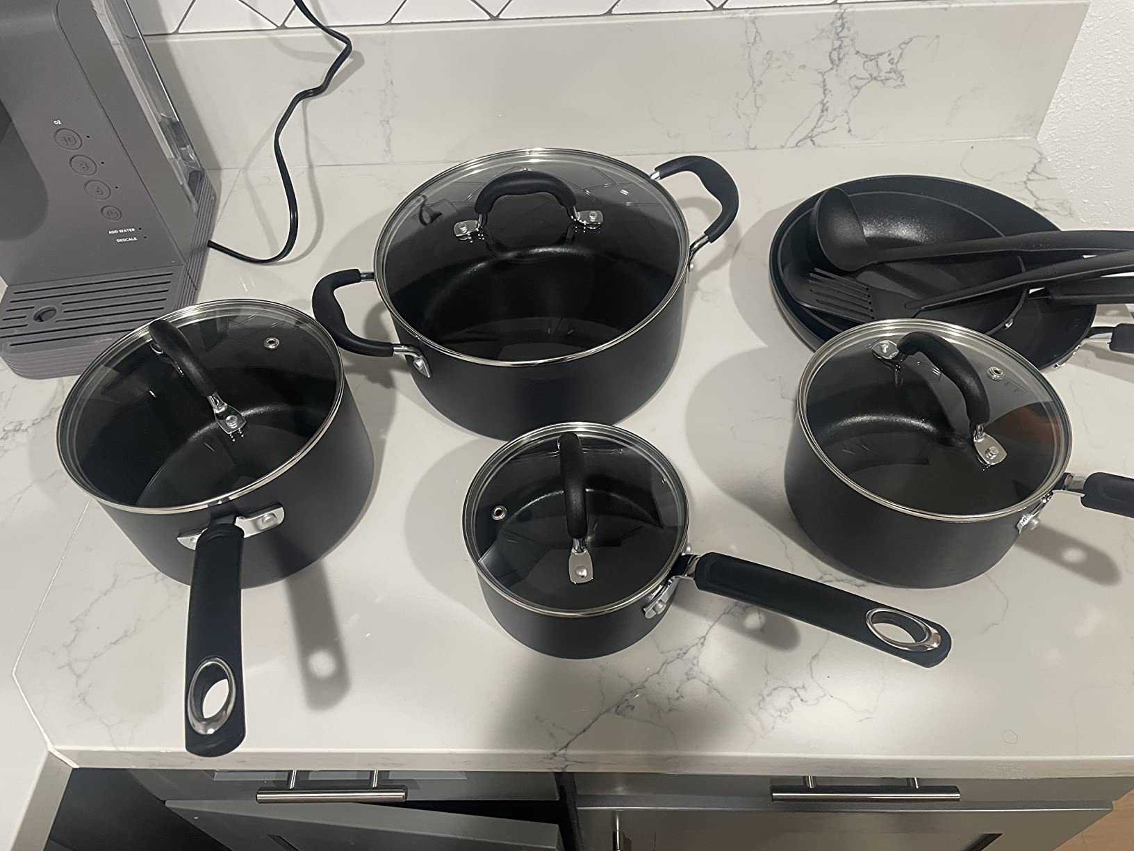 Amazon Basics Hard Anodized Non-Stick 12-Piece Cookware Set, Pots, Pans and Utensils, Black customer photo 2