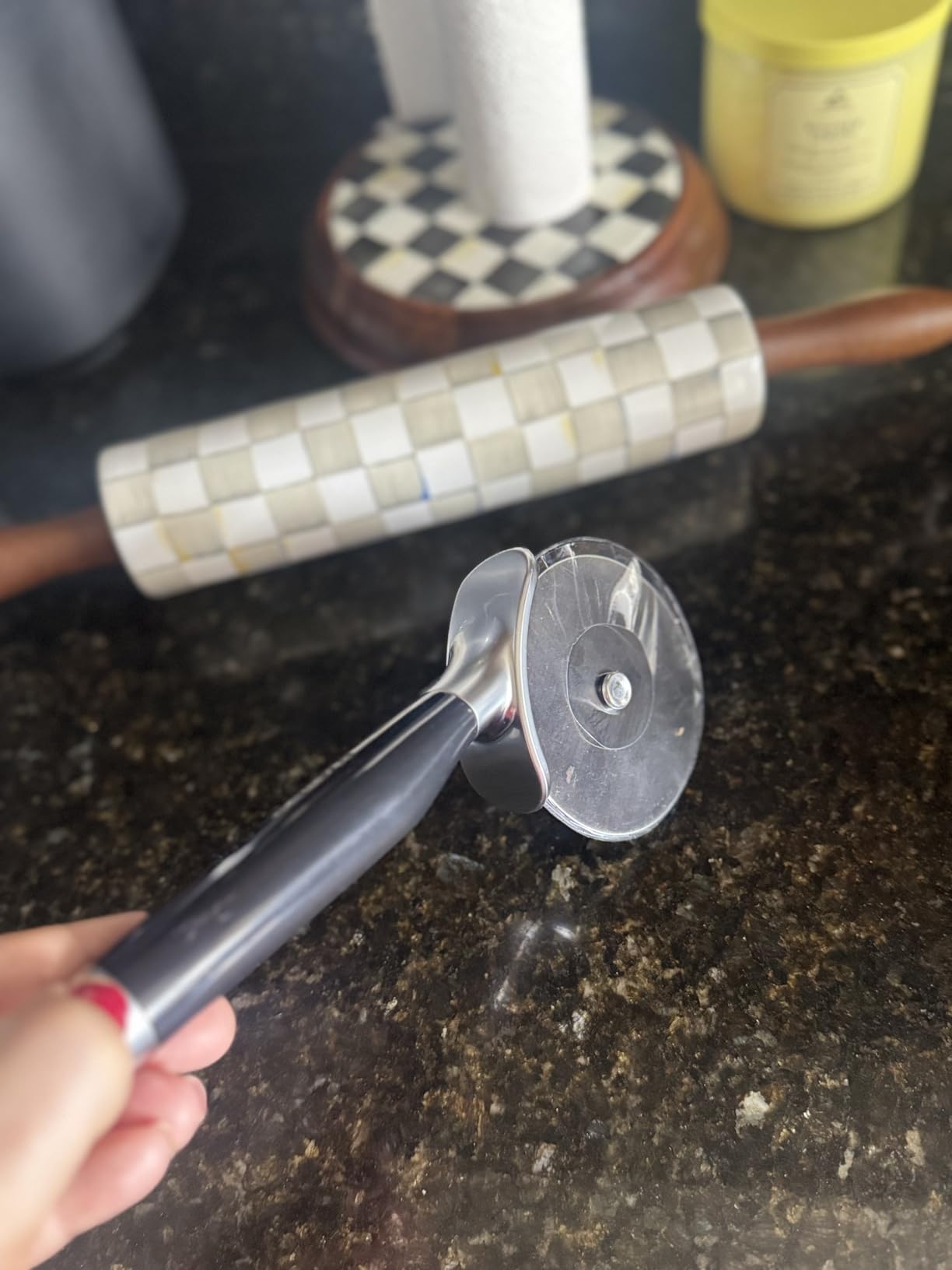 KitchenAid Classic Pizza Wheel with Sharp Blade For Cutting Through Crusts, Pies and More, Built In Finger Guard for Safety and Comfort Grip to Protect Fingers, Dishwasher Safe, 9-Inch, Black customer photo 2