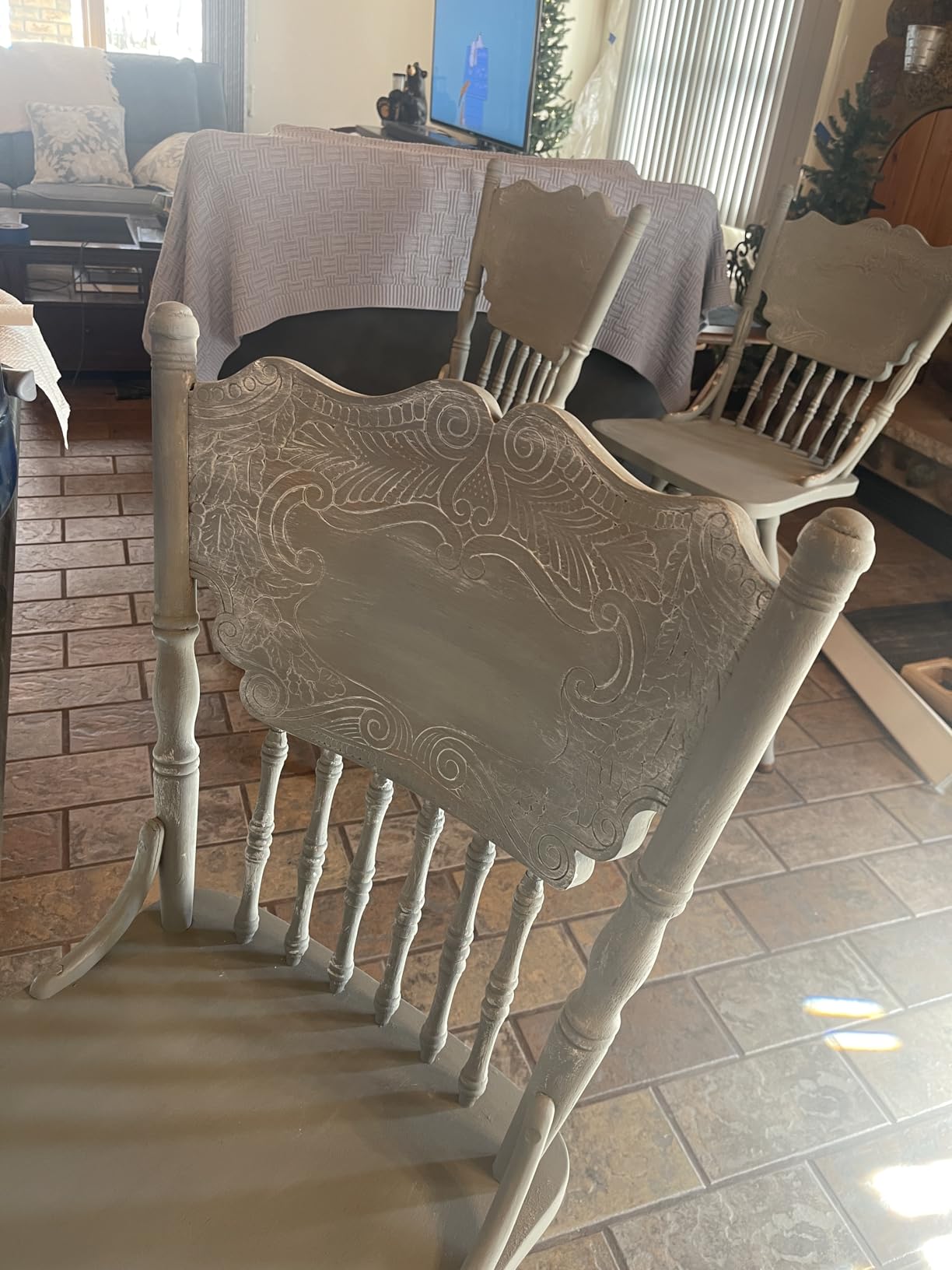 Country Chic All-in-One Chalk Paint for Furniture, Cabinets, Home Decor, Eco-Friendly, Matte Finish, Built-In Primer & Top Coat for Wood, Metal - Sage Advice (Sage Green) - Pint 16 oz (475 ml) customer photo 2