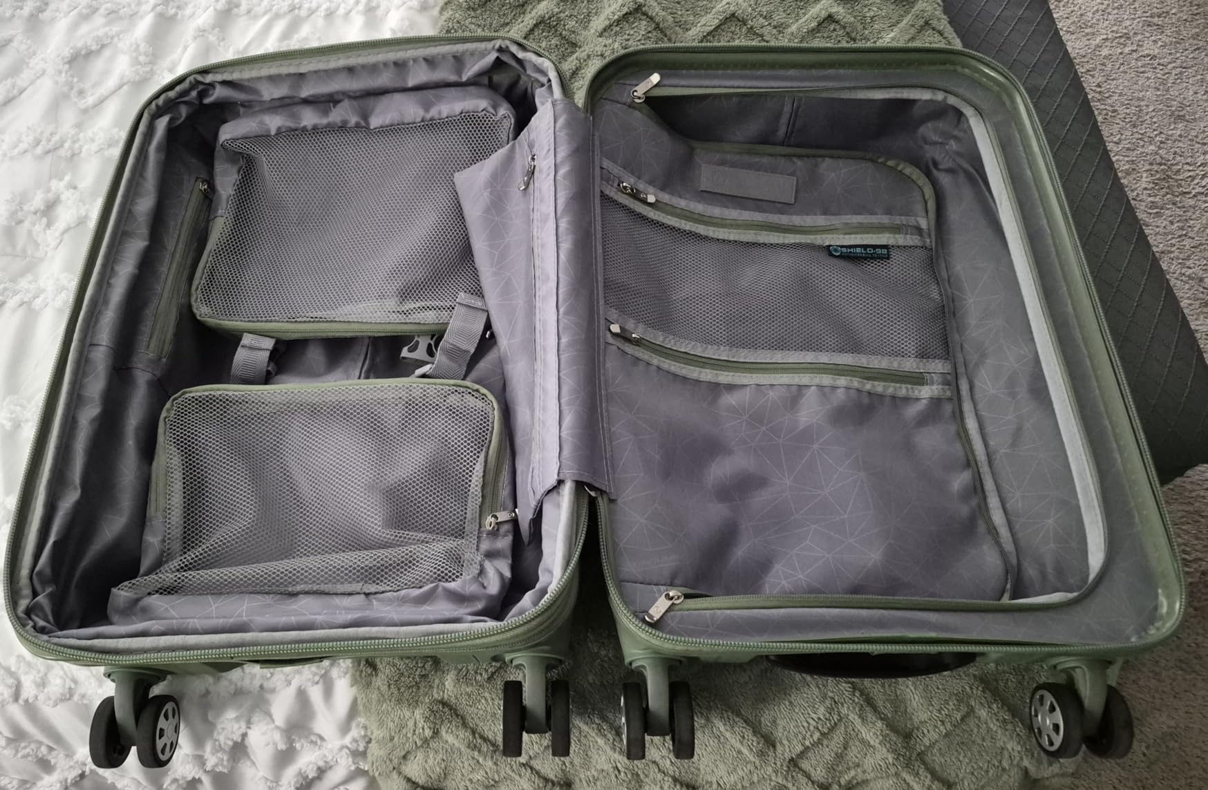 Pagosa Hardshell Expandable Luggage with Spinner Wheels, Black, 2-Piece Set (22/26) customer photo 1
