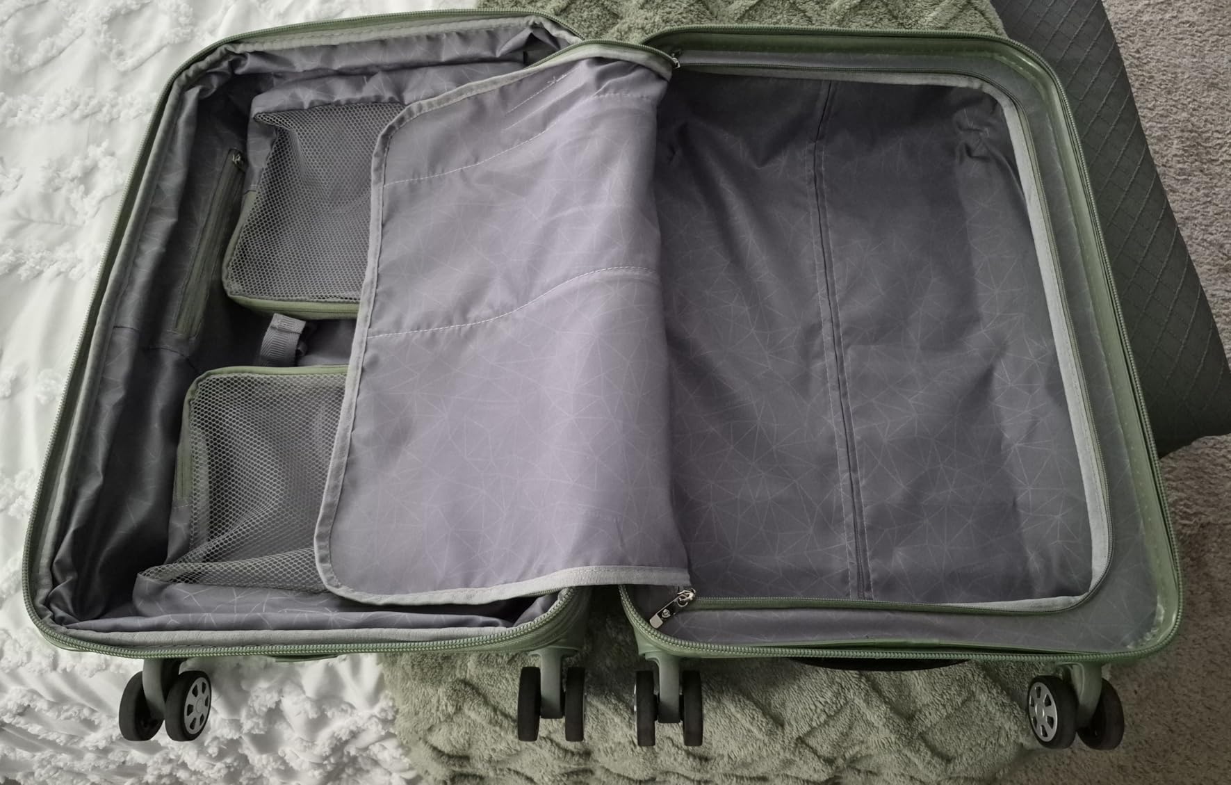 Pagosa Hardshell Expandable Luggage with Spinner Wheels, Black, 2-Piece Set (22/26) customer photo 2