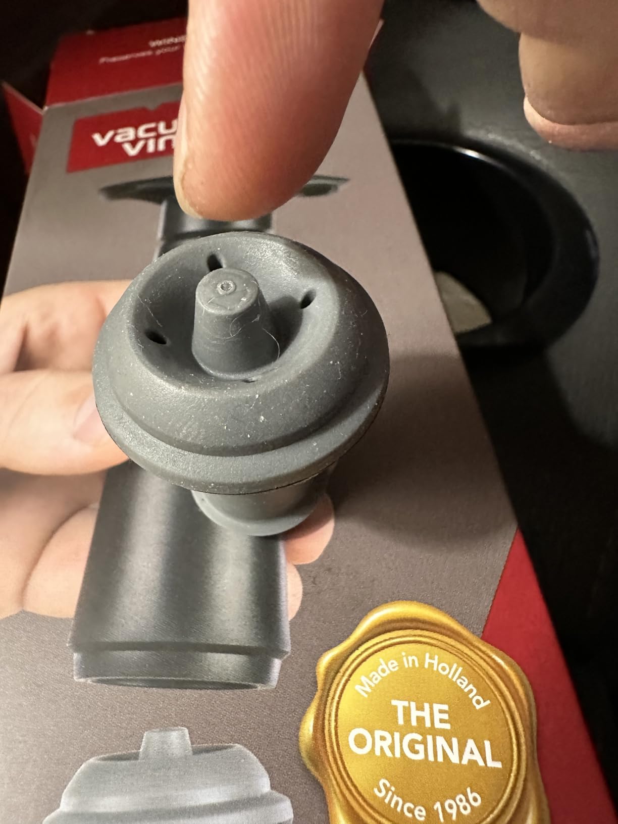 Vacu Vin Original Wine Saver with 4 Vacuum Bottle Stoppers - Wine Preserver Pump for Red or White Wine - Manual Air Remover System - Airtight Seal - Keep Wine Fresh Longer - Black customer photo 1