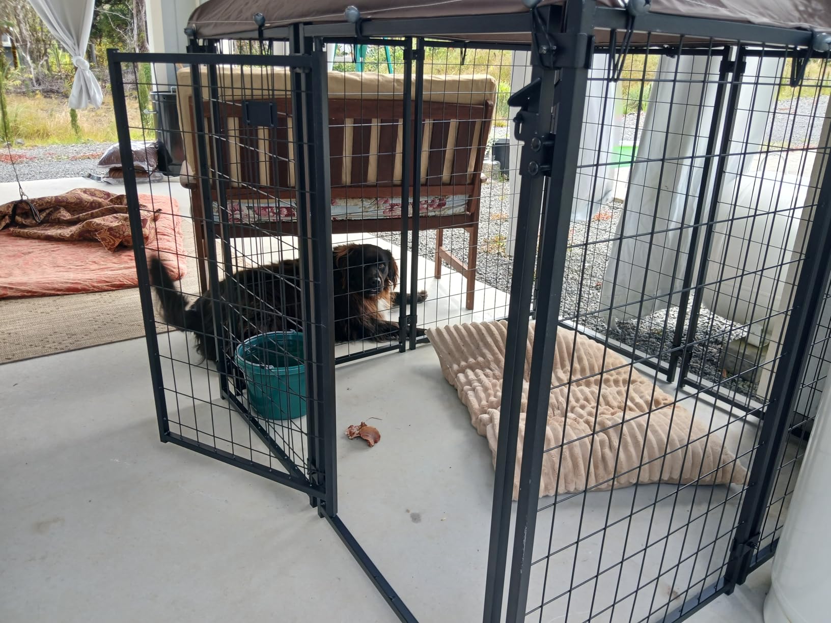 PawHut 4.6' x 4.6' x 5' Outdoor Dog Kennel, Welded Wire Dog Kennel Outside Run with Waterproof & UV Resistant Cover, for S&M Breeds, Chickens, Ducks, Black customer photo 2