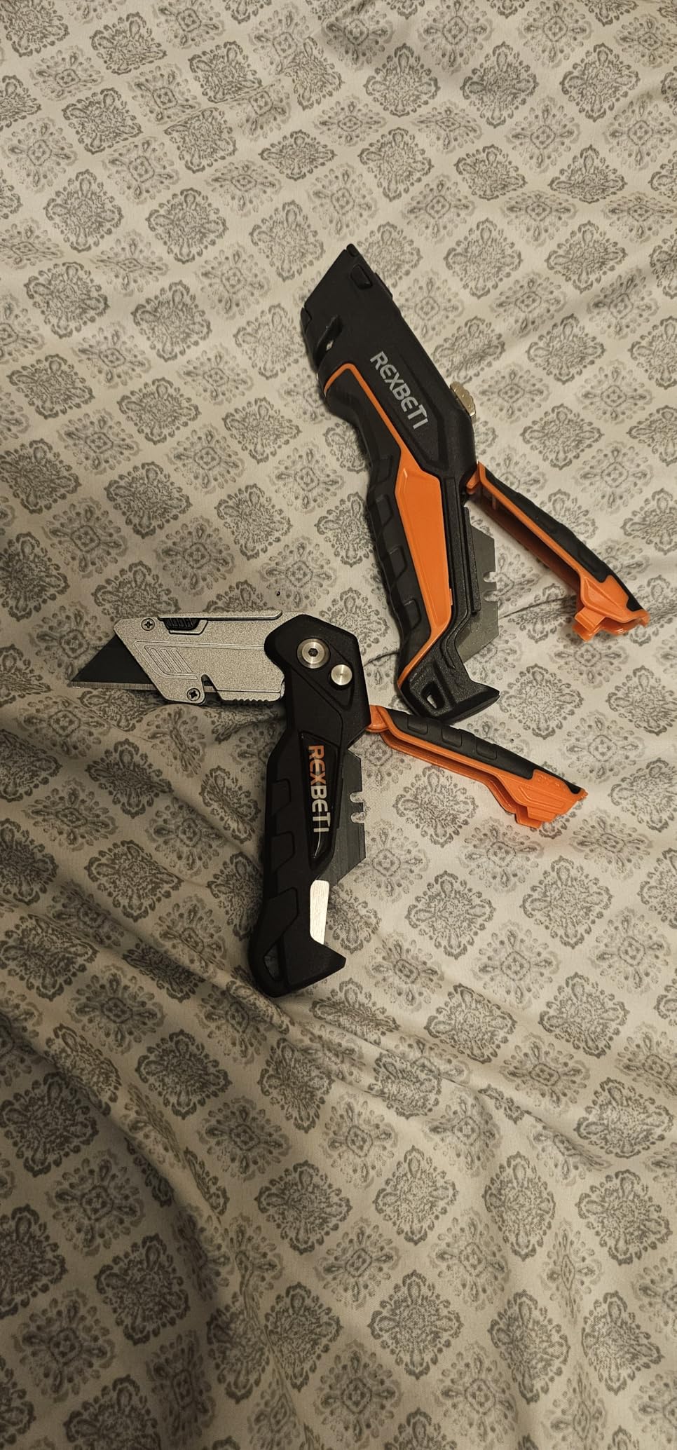 REXBETI 2-Pack Utility Knife, SK5 Heavy Duty Retractable Box Cutter for Cartons, Cardboard and Boxes, Blade Storage Design, Extra 10 Blades Included (Total 18 Blades) customer photo 1