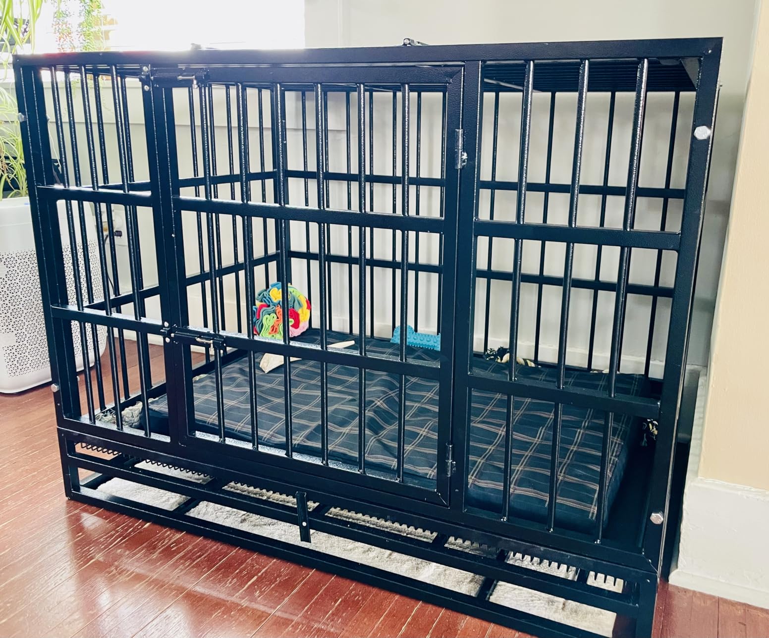 LEMBERI 48 Inch Heavy Duty Indestructible Dog Crate, Escape Proof Double Door Dog Kennel with Lockable Wheels, High Anxiety Extra Large Dog Cage Indoor Use, with Removable Tray customer photo 1