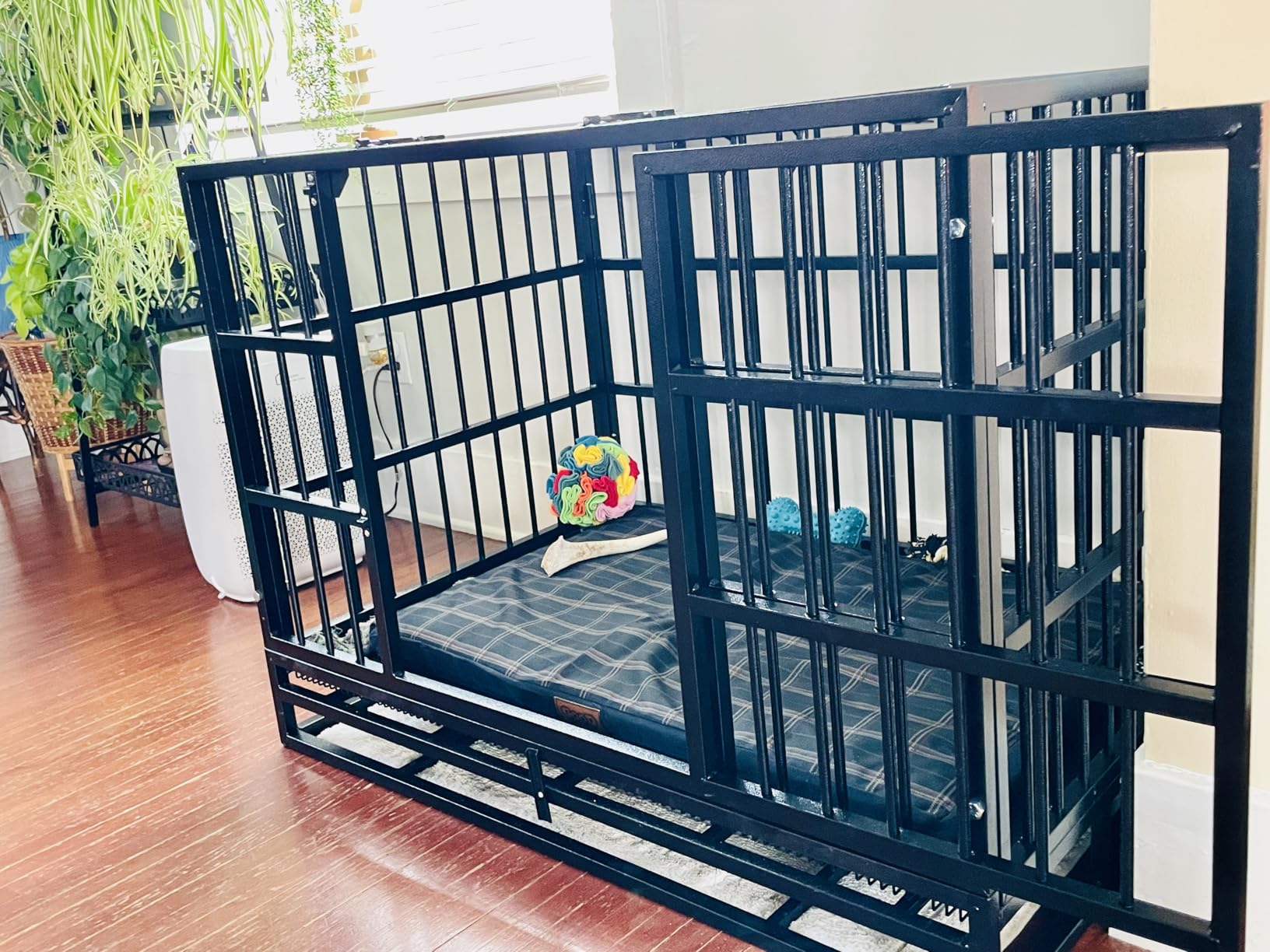 LEMBERI 48 Inch Heavy Duty Indestructible Dog Crate, Escape Proof Double Door Dog Kennel with Lockable Wheels, High Anxiety Extra Large Dog Cage Indoor Use, with Removable Tray customer photo 2