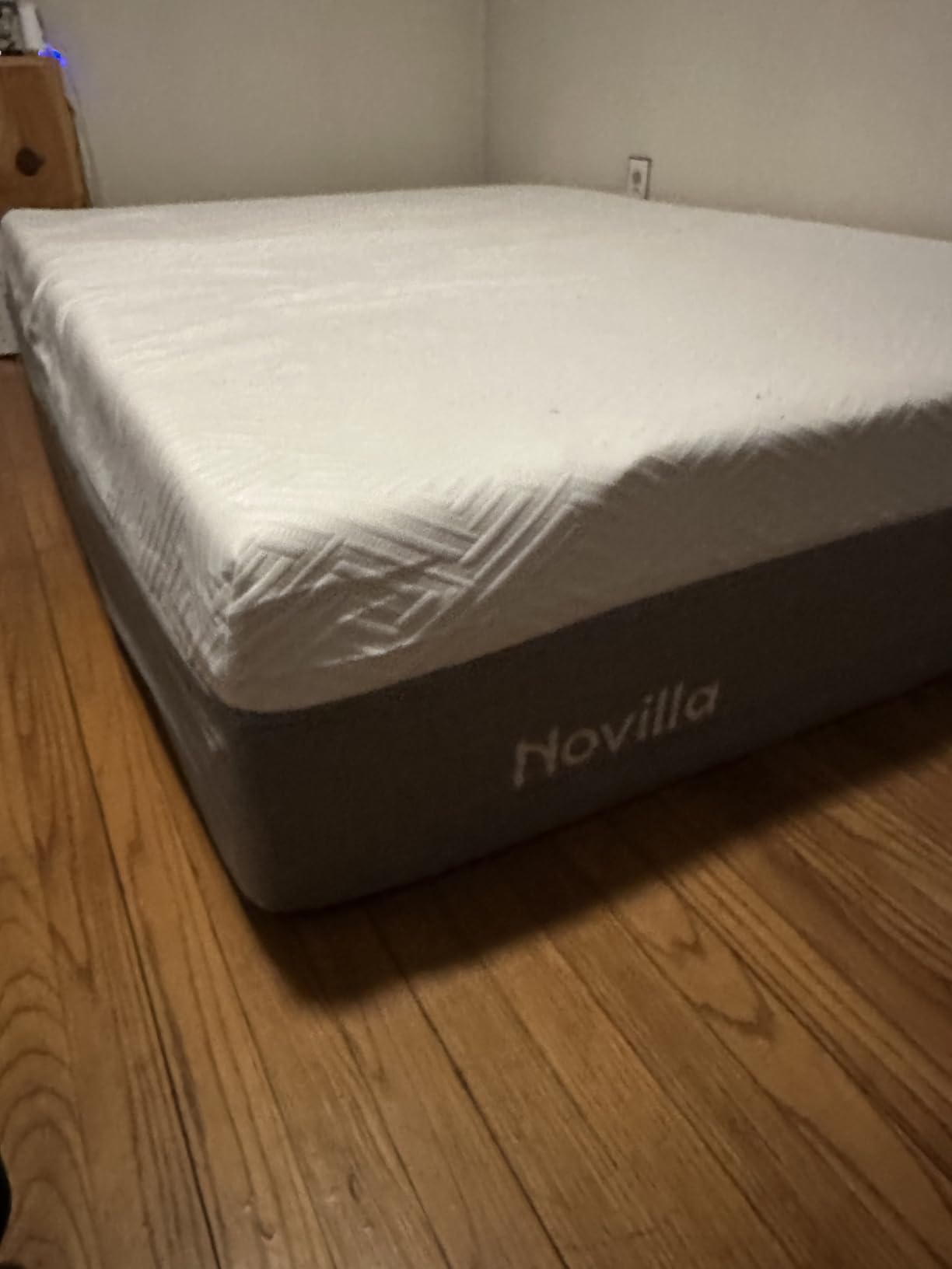 Novilla Bliss Queen Size Mattress, 12 Inch Gel Memory Foam Mattress Queen in a Box for Cool Night Sleep & Pressure Relief, Support Foam for Spine Alignment & Motion Isolation, Medium Plush Feel customer photo 2