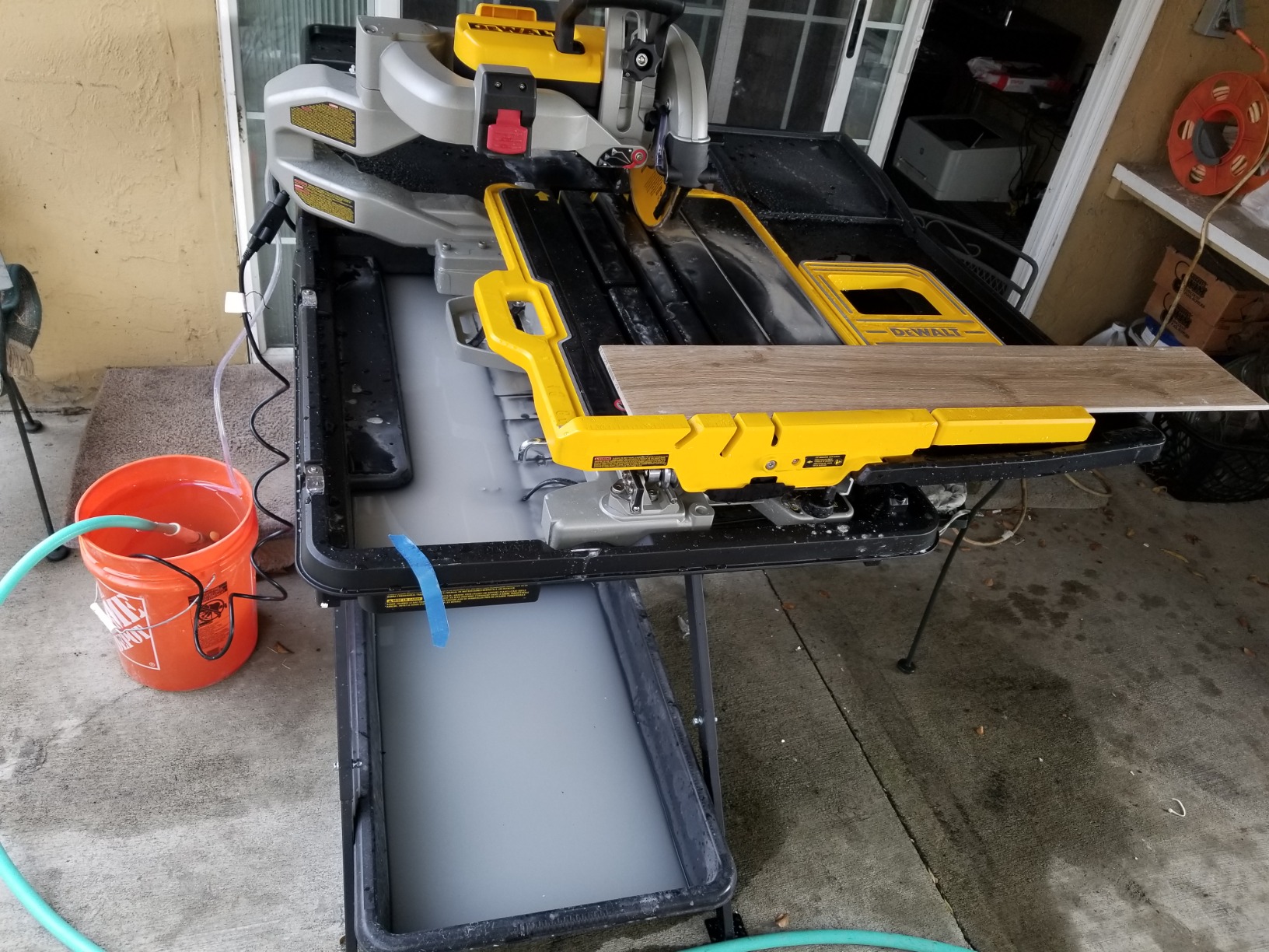 DEWALT Wet Tile Saw with Stand, 10 Inch, 15-Amp, 1,220 MWO, Corded (D36000S) customer photo 2