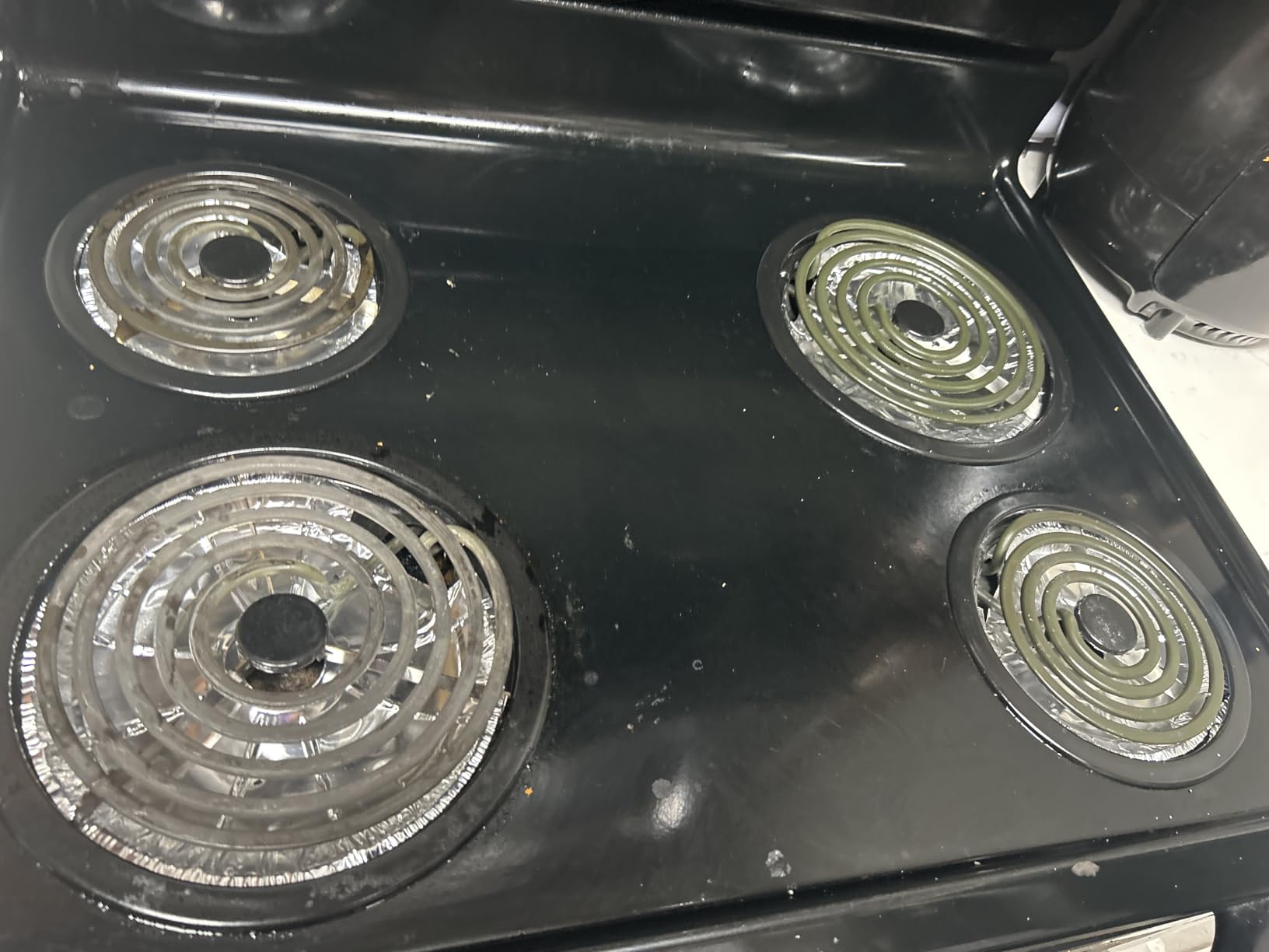 Heavy-Duty Aluminum Electric Stove Burner Covers (50 Pack) - Disposable Round Foil Liners (6 & 8 Inch), Non-Stick Drip Pan Protectors, Stove Top Covers, Great Kitchen Accessory for Easy Cleanup customer photo 1