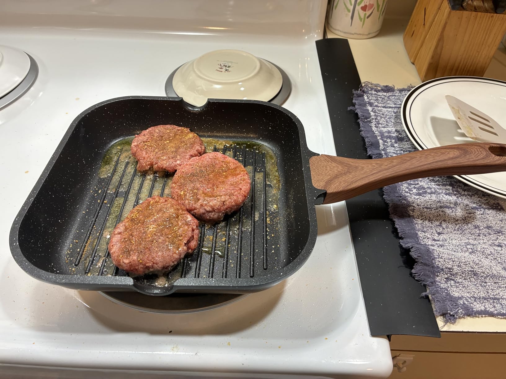 ESLITE LIFE 9.5 Inch Nonstick Grill Pan for Indoor Cooking, Versatile Induction Square Large Grilling Skillet Steak Pan for Stove Tops, PTFE & PFOA Free, Black customer photo 1