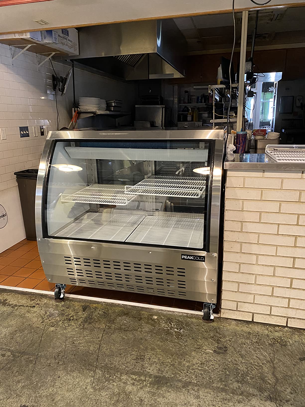 PEAKCOLD Curved Glass Refrierated Deli Case; Meat or Seafood Display Showcase; 64