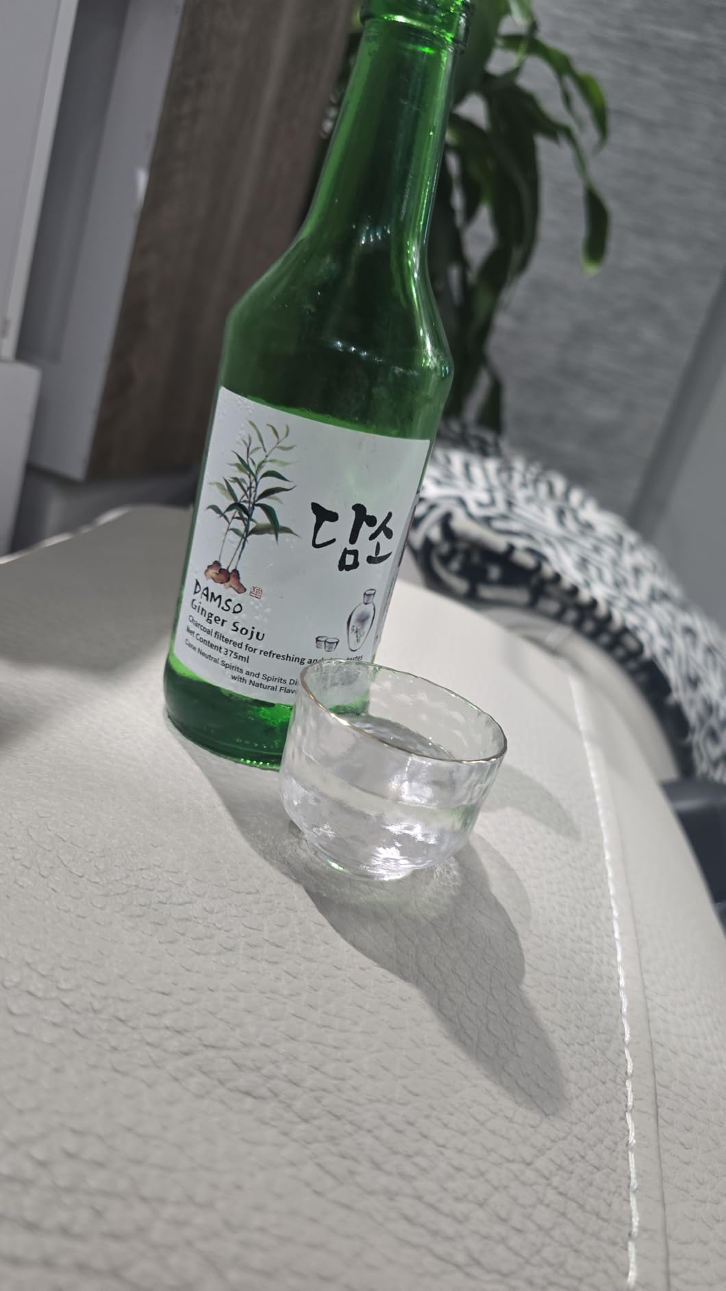 BOLLAER Sake Pot Set, Japanese Cold Sake Glasses, Clear Unique Trendy Floating Design, 1 Sake Carafe Bottle 1 Sake Tank and 4 Saki Cups for Cold/Warm/Hot Sake, Birthday Housewarming Gift Set customer photo 1