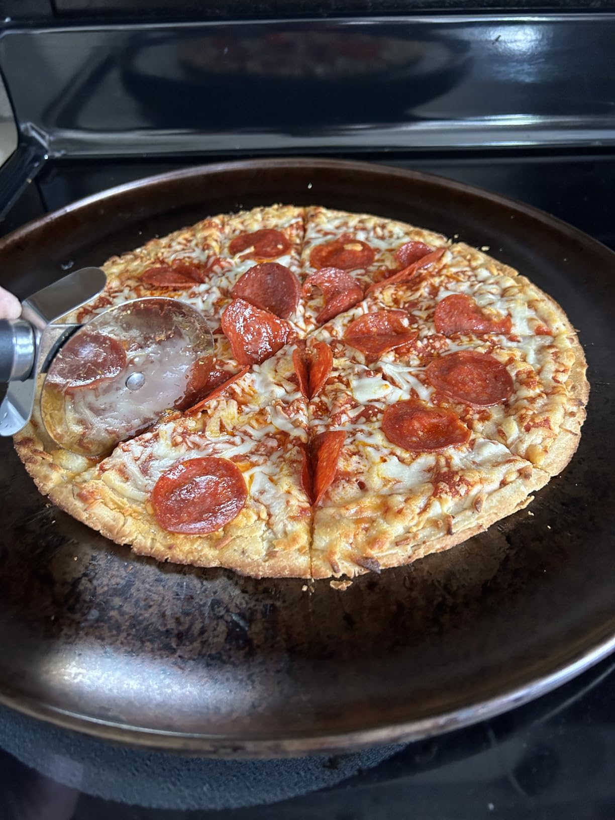 SCHVUBENR Premium Pizza Cutter Wheel - Ultra Sharp Stainless Steel Pizza Slicer with Non-Slip Soft Grip Handle - Multi-Purpose Cutter for Pizza, Dough & Pastry - Dishwasher Safe, Easy to Clean - Black customer photo 1