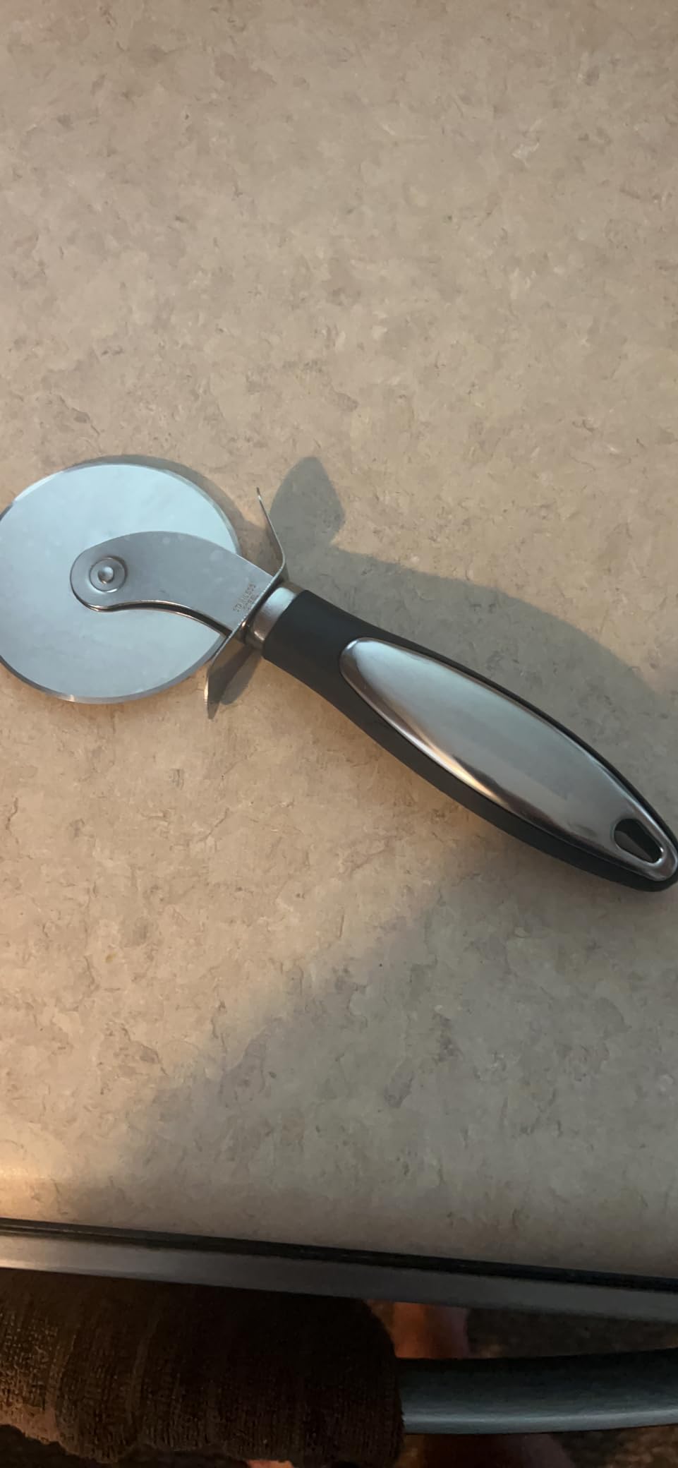 SCHVUBENR Premium Pizza Cutter Wheel - Ultra Sharp Stainless Steel Pizza Slicer with Non-Slip Soft Grip Handle - Multi-Purpose Cutter for Pizza, Dough & Pastry - Dishwasher Safe, Easy to Clean - Black customer photo 2
