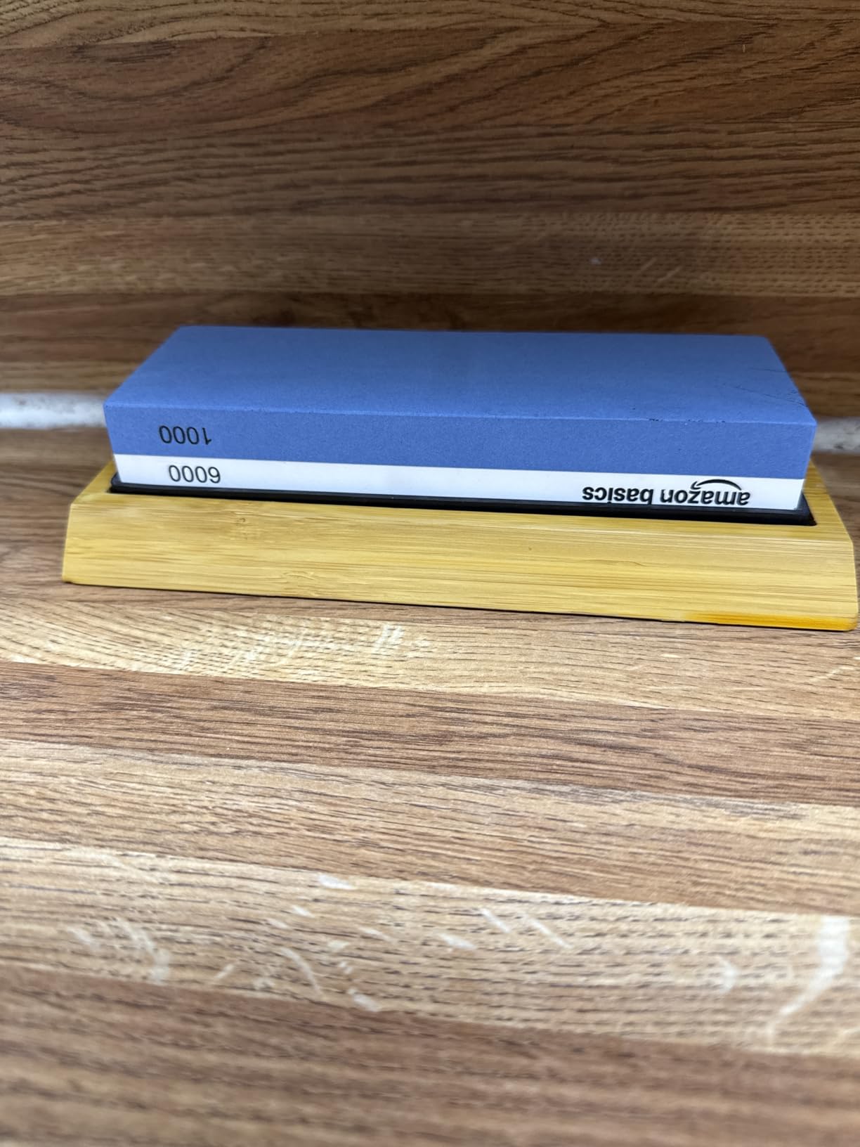 Amazon Basics Whetstone Knife Sharpening Stone, Double-Sided 1000/6000 Grit with Angle Guide, Non-Slip Bamboo Base, Black & Grey customer photo 1