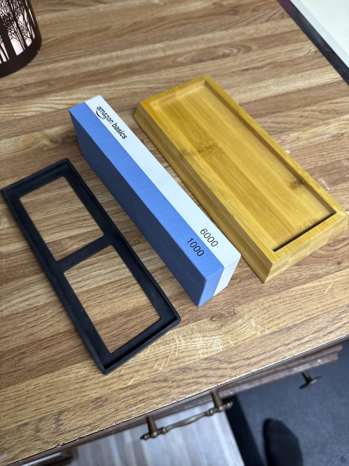 Amazon Basics Whetstone Knife Sharpening Stone, Double-Sided 1000/6000 Grit with Angle Guide, Non-Slip Bamboo Base, Black & Grey customer photo 2