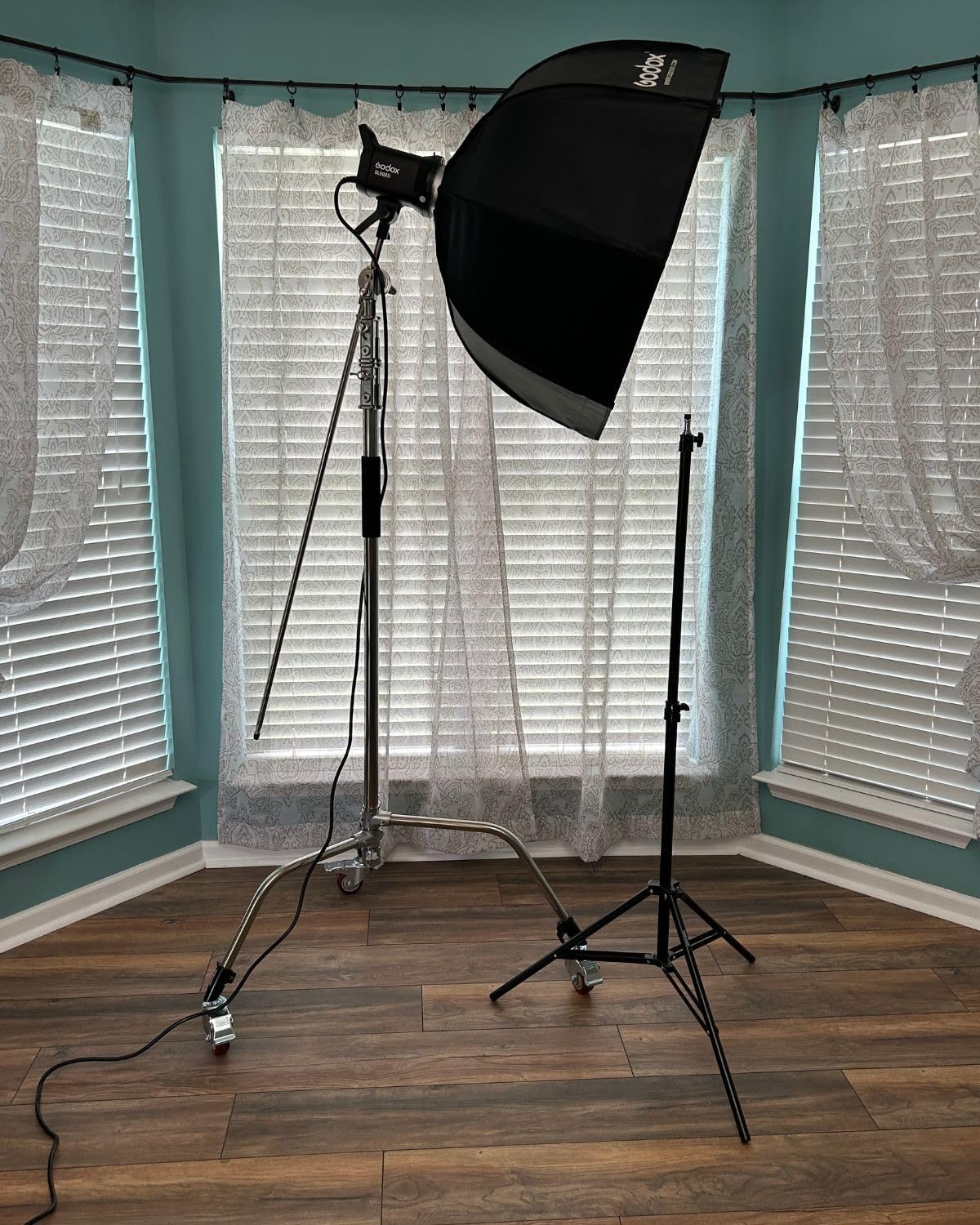 Neewer 10 Feet/3 Meters Adjustable C-Stand Light Stand with 4 Feet/1.2 Meters Extension Boom Arm, 2 Pieces Grip Head and Carry Bag for Photography Studio Video Reflector, Umbrella, Monolight, etc customer photo 2