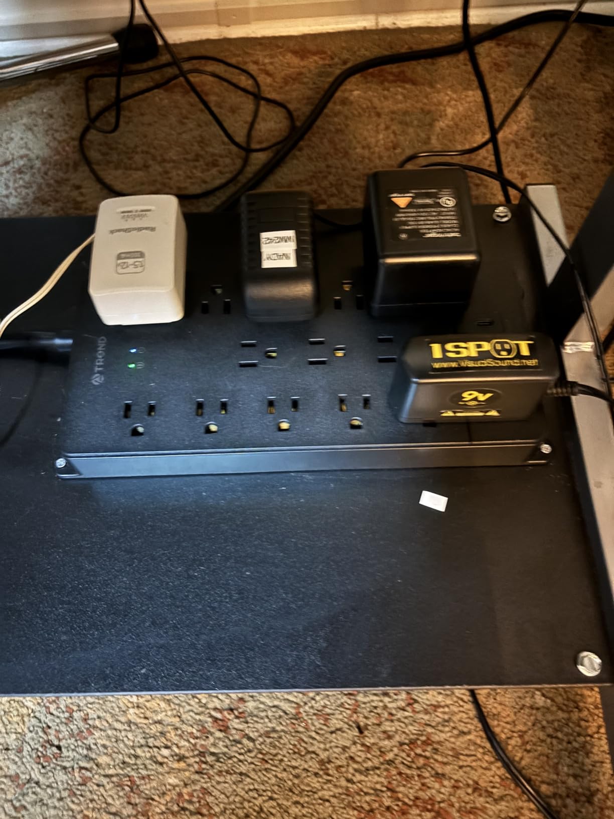 TROND Surge Protector Power Strip, 4000 Joules, ETL Listed, 13 Widely-Spaced Outlets Expansion with USB C Ports, Low-Profile Flat Plug, Wall Mountable, 5ft Extension Cord, 14AWG Heavy Duty, Black customer photo 2