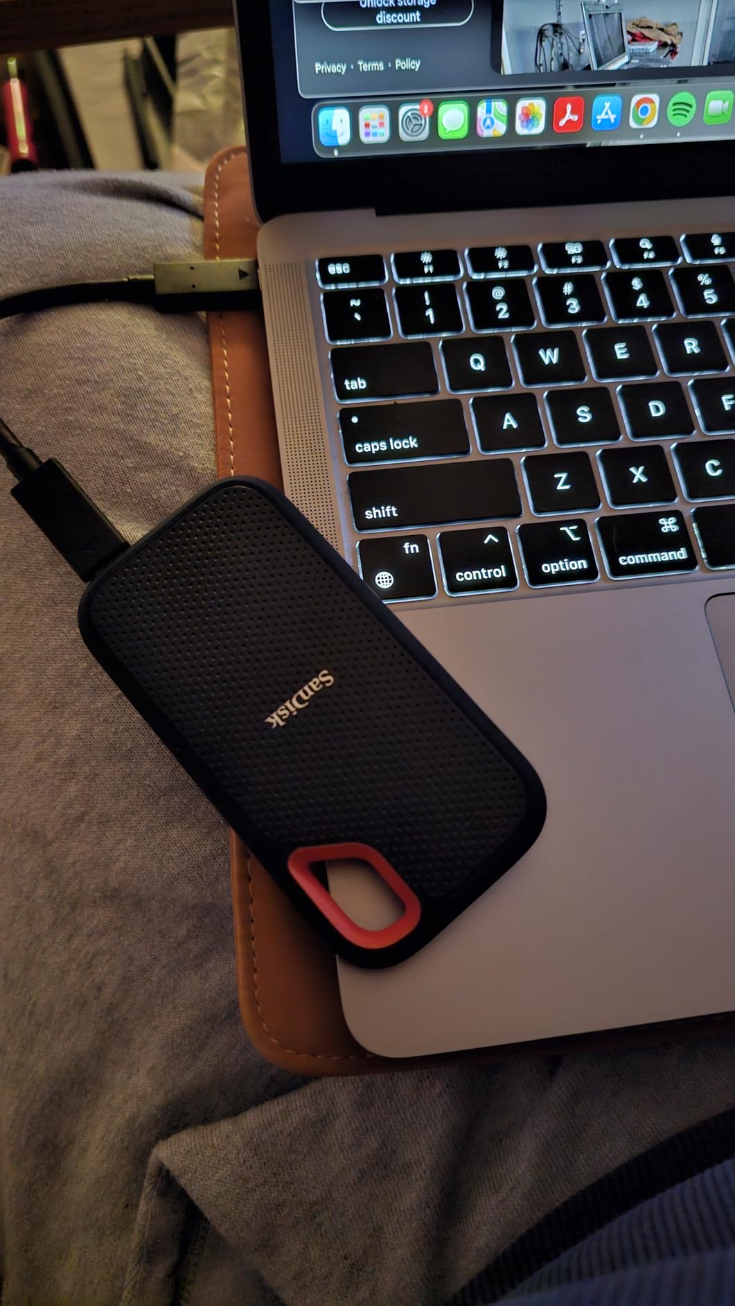 SANDISK 1TB Extreme Portable SSD - Up to 1050MB/s, USB-C, USB 3.2 Gen 2, IP65 Water and Dust Resistance - SDSSDE61-1T00-G25 customer photo 1