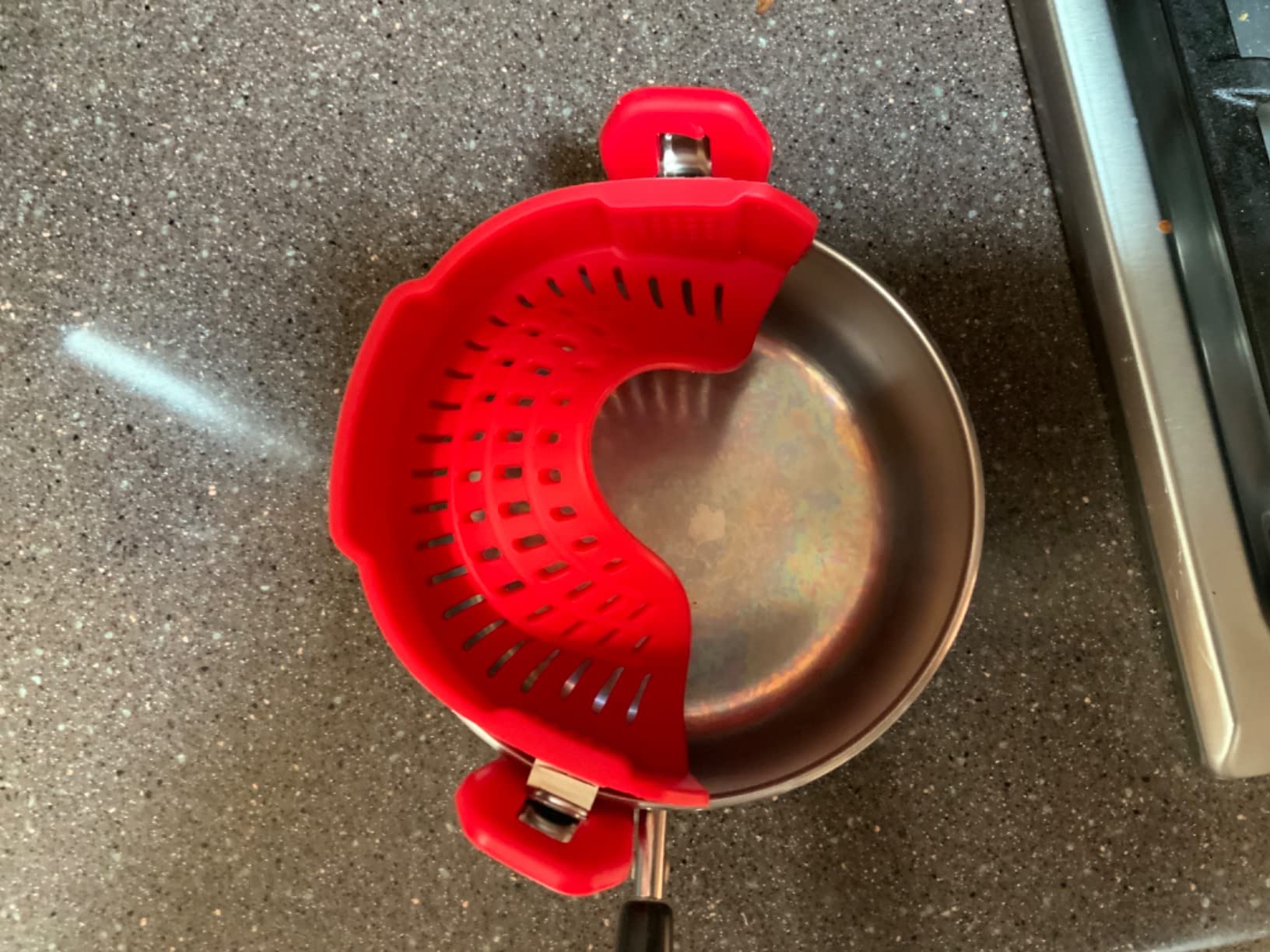 2PACK AUOON Clip on Strainer for All Pots Pans - Silicone Pasta Strainer Kitchen Colander for Draining Noodles Spaghetti Ground Beef Grease - Easy to Use and Store, Dishwasher Safe (BlackGreen) customer photo 1
