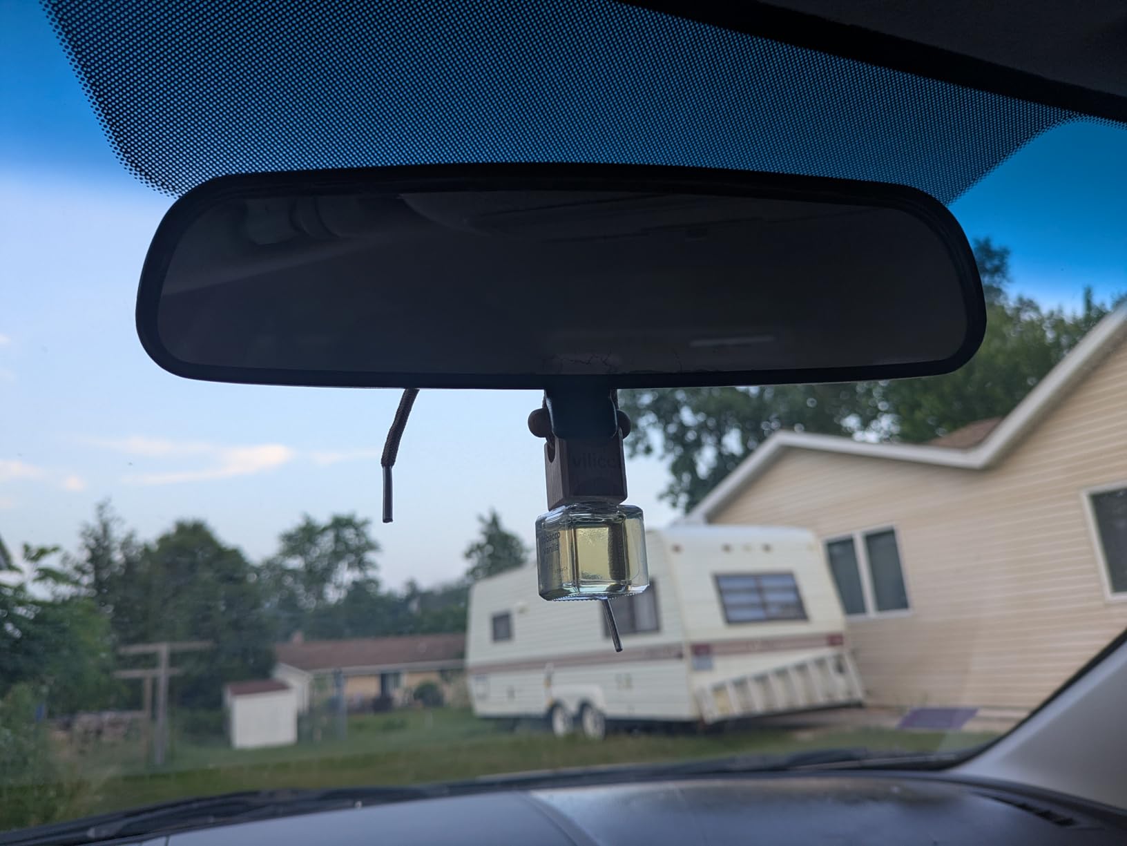 Vilicci Tobacco Vanilla Car Air Freshener - Premium Auto Perfume & Car Diffuser | Sophisticated & Timeless Scent | Long-Lasting Up to 120 Days | Odor Eliminating | Vegan, Cruelty-Free Car Perfume customer photo 1