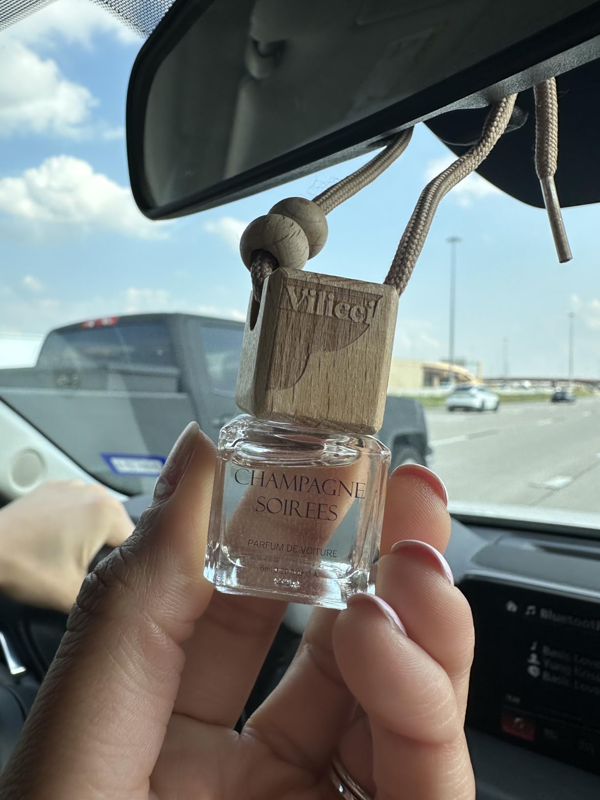 Vilicci Tobacco Vanilla Car Air Freshener - Premium Auto Perfume & Car Diffuser | Sophisticated & Timeless Scent | Long-Lasting Up to 120 Days | Odor Eliminating | Vegan, Cruelty-Free Car Perfume customer photo 2