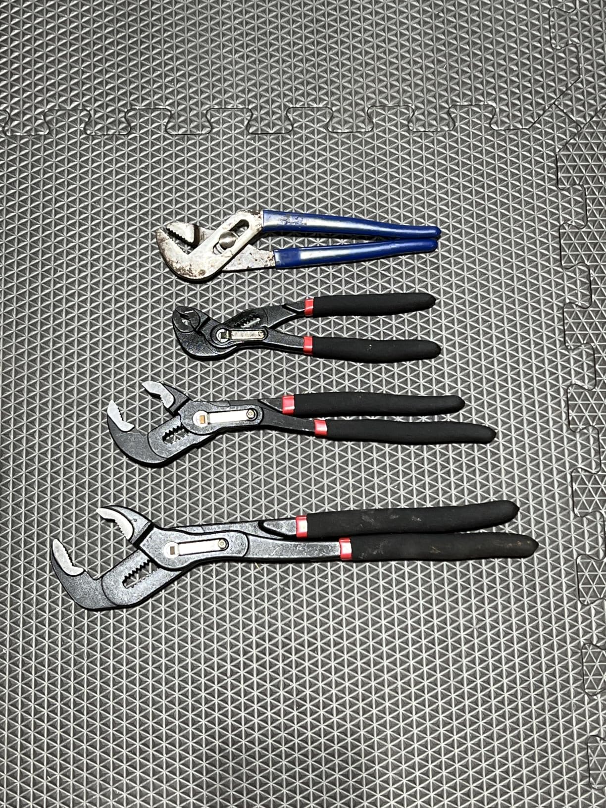 Amazon Basics 3-Piece Quick Release Groove Joint Pliers Set, Drop Forged Chrome Vanadium Steel customer photo 2
