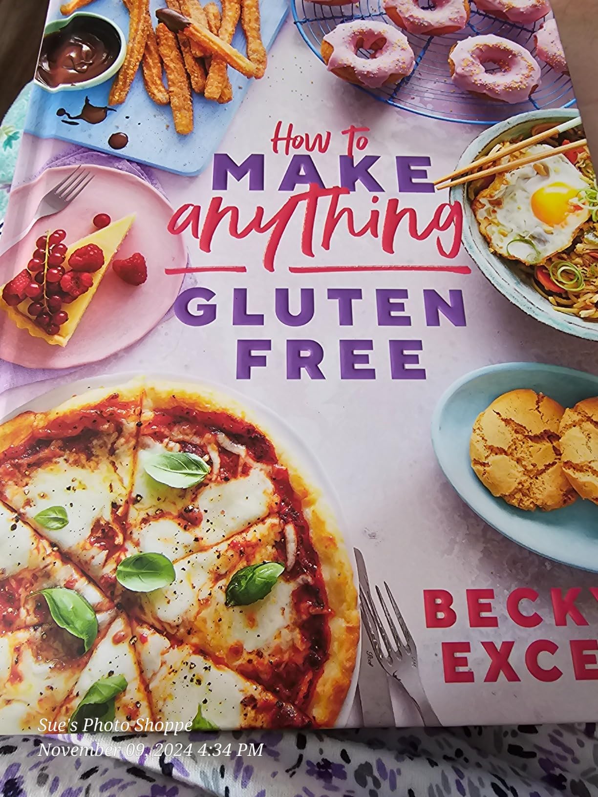 How to Make Anything Gluten Free: (The Sunday Times Bestseller) - Over 100 Recipes for Everything from Home Comforts to Fakeaways, Cakes to Dessert, Brunch to Bread customer photo 1