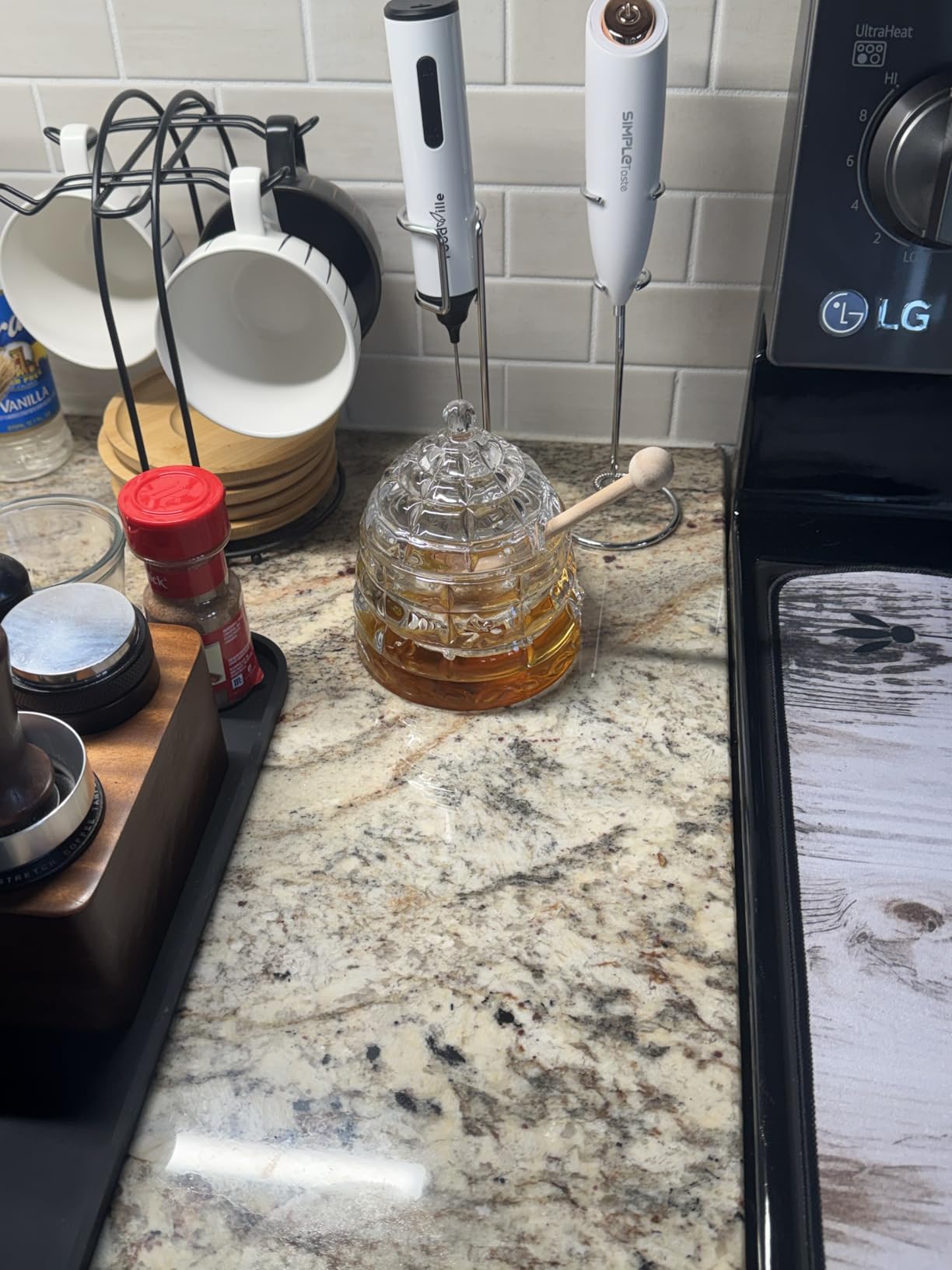 9 oz Beehive Crystal Honey Pot with 2 Dipper Sticks - Elegant Glass Honey Jar with Lid, No Drip Honey Dispenser & Syrup Container for Home Kitchen Decor customer photo 1