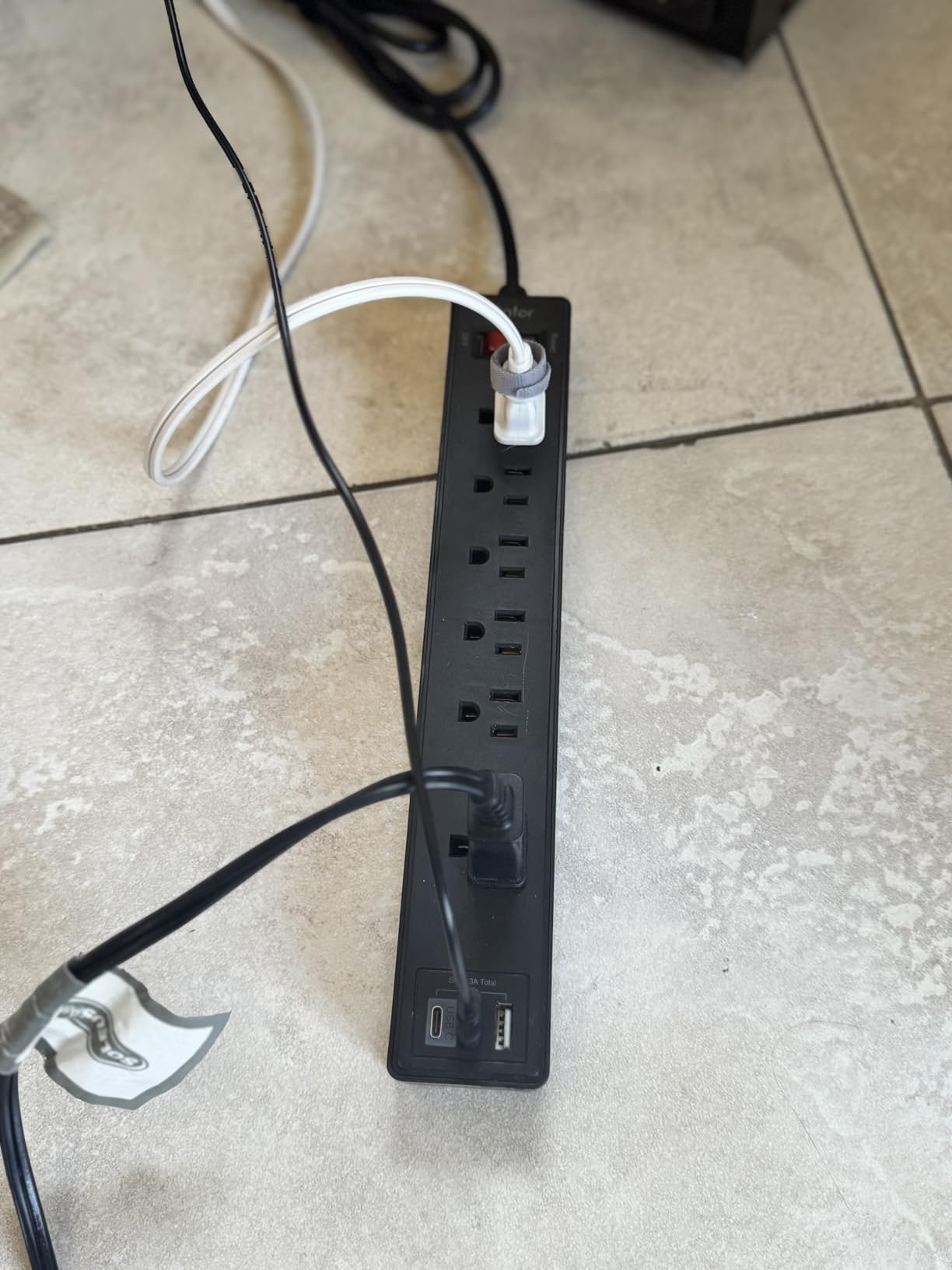 6Ft Power Strip Surge Protector - Yintar Extension Cord with 6 AC Outlets and 3 USB Ports for Home, Office, Dorm Essentials, 1680 Joules, ETL Listed, (Black) customer photo 1