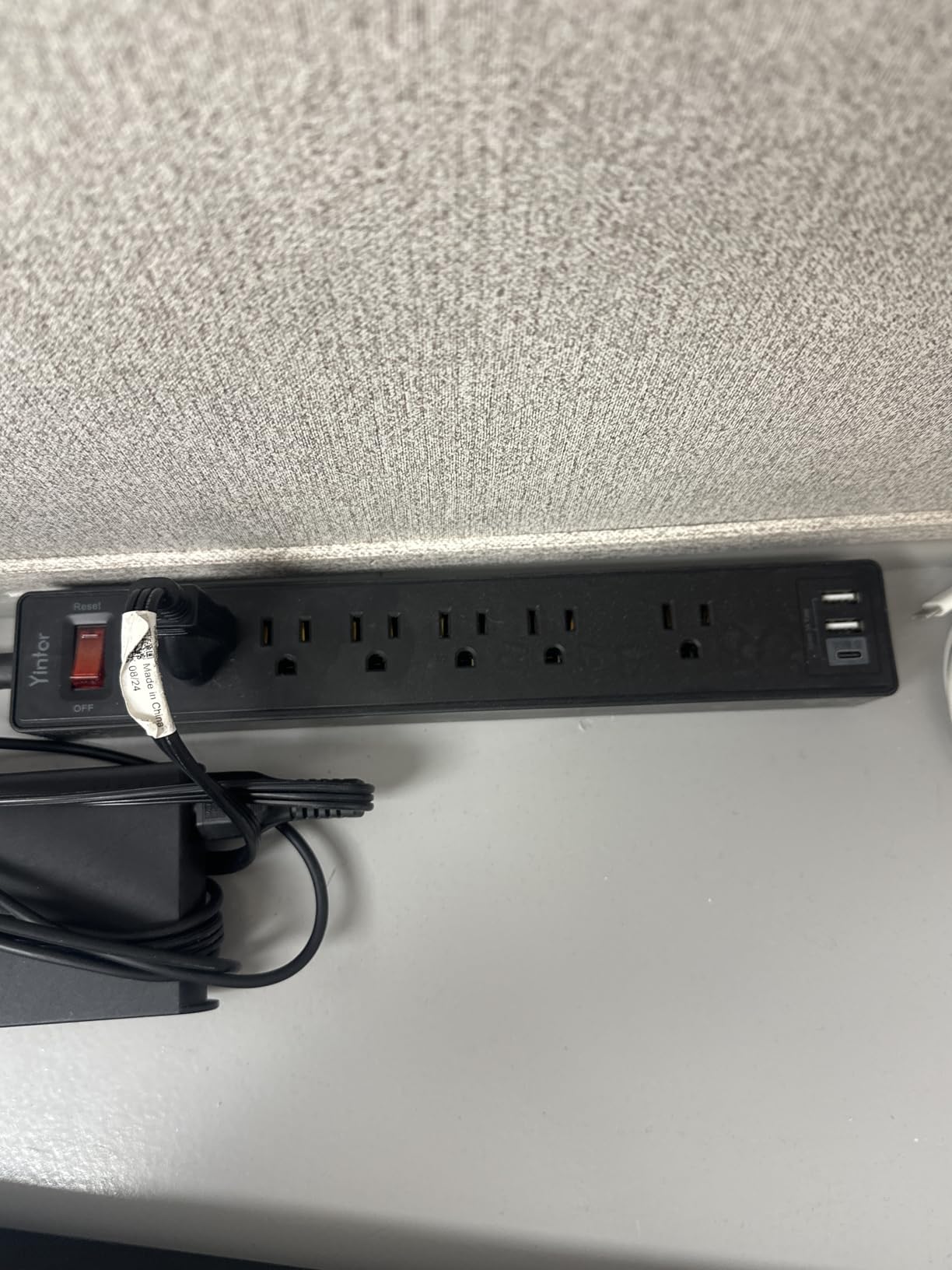 6Ft Power Strip Surge Protector - Yintar Extension Cord with 6 AC Outlets and 3 USB Ports for Home, Office, Dorm Essentials, 1680 Joules, ETL Listed, (Black) customer photo 2