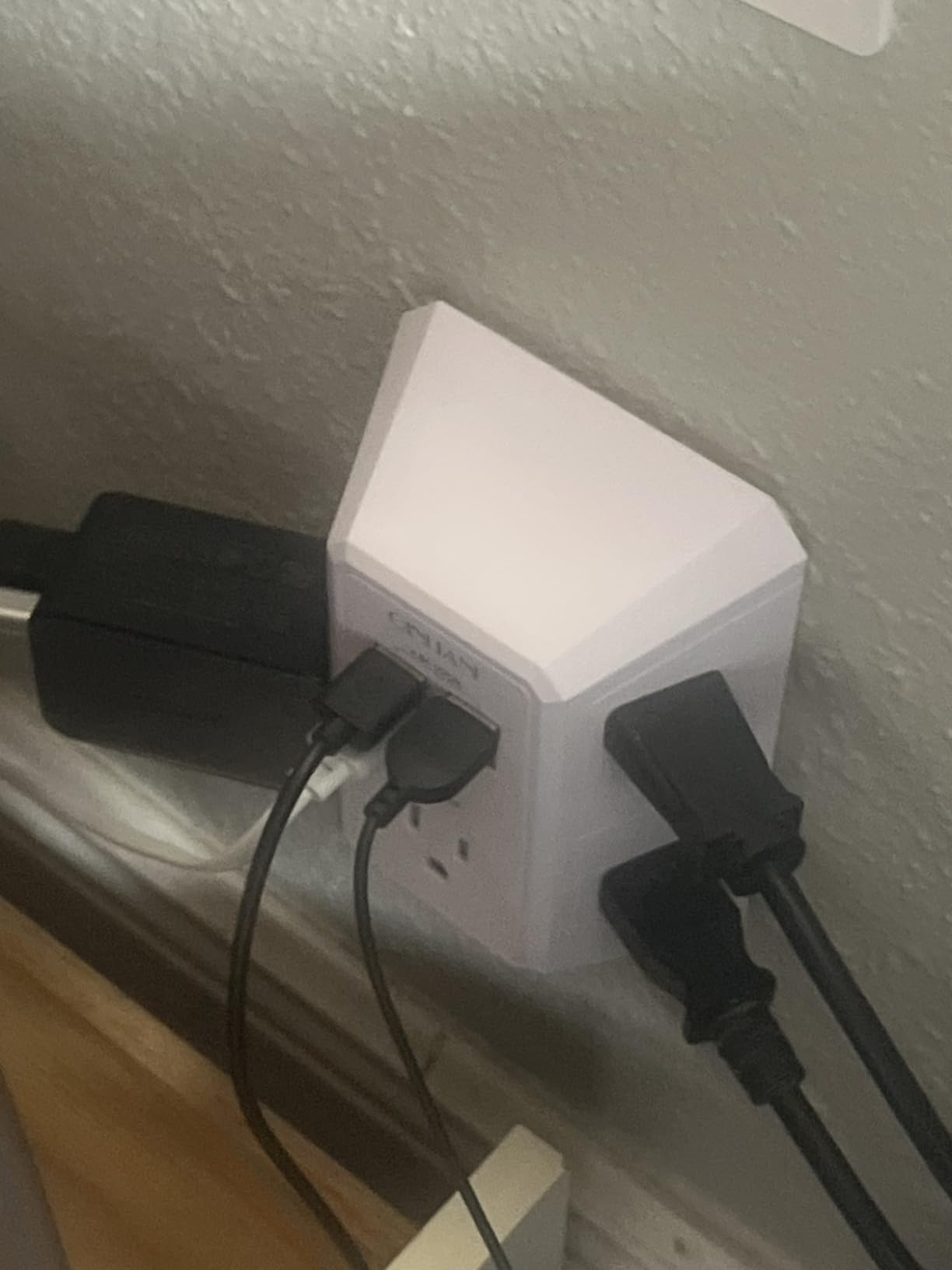 Wall Charger, Surge Protector, QINLIANF 5 Outlet Extender with 4 USB Charging Ports, 3-Sided 1680J Power Strip Multi Plug Adapter Spaced for Home Travel Office customer photo 1