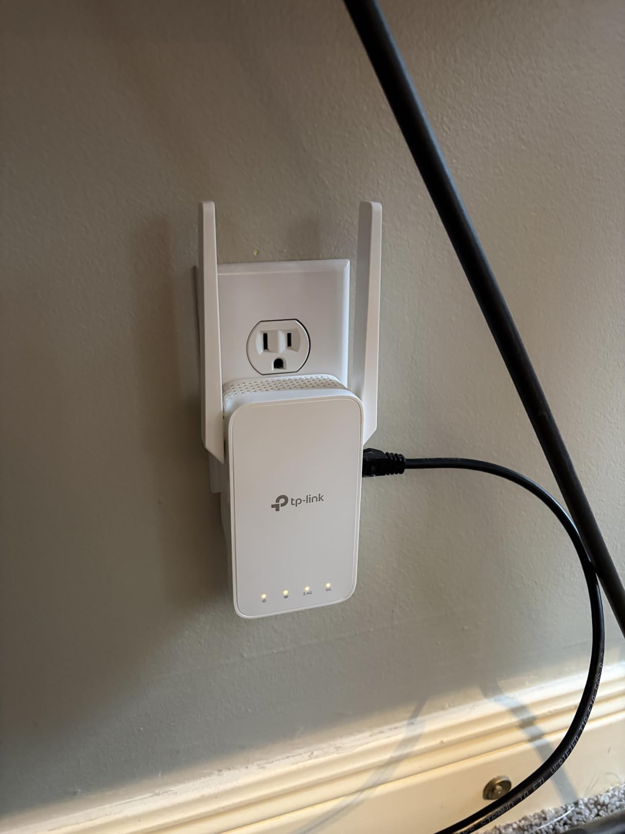 TP-Link AC1200 WiFi Extender, 2023 Engadget Best Budget Pick, 1.2Gbps Signal Booster for Home, Dual Band 5GHz/2.4GHz, Covers Up to 1500 Sq.ft and 30 Devices,Support Onemesh, One Ethernet Port (RE315) customer photo 1
