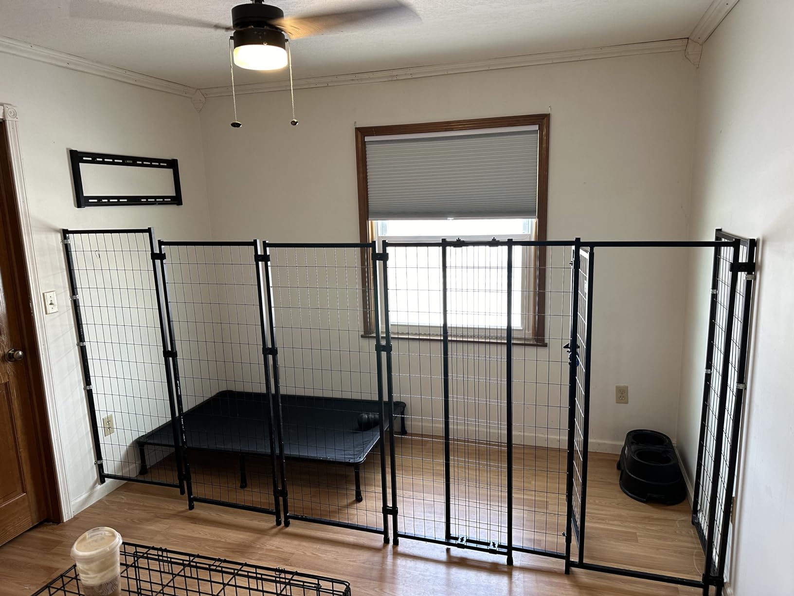 PawHut Outdoor Dog Kennel with Roof, 6' x 4' x 6' Heavy Duty Welded Wire Dog Playpen Enclosure with Escape-Proof Lock, UV-Resistant & Waterproof Cover, for Large Dogs, Chickens, Ducks, Silver customer photo 1