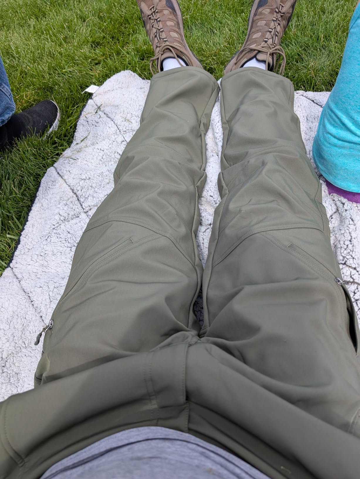 FREE SOLDIER Men's Fleece Lined Outdoor Cargo Hiking Pants Water Repellent Softshell Snow Ski Pants with Zipper Pockets customer photo 1