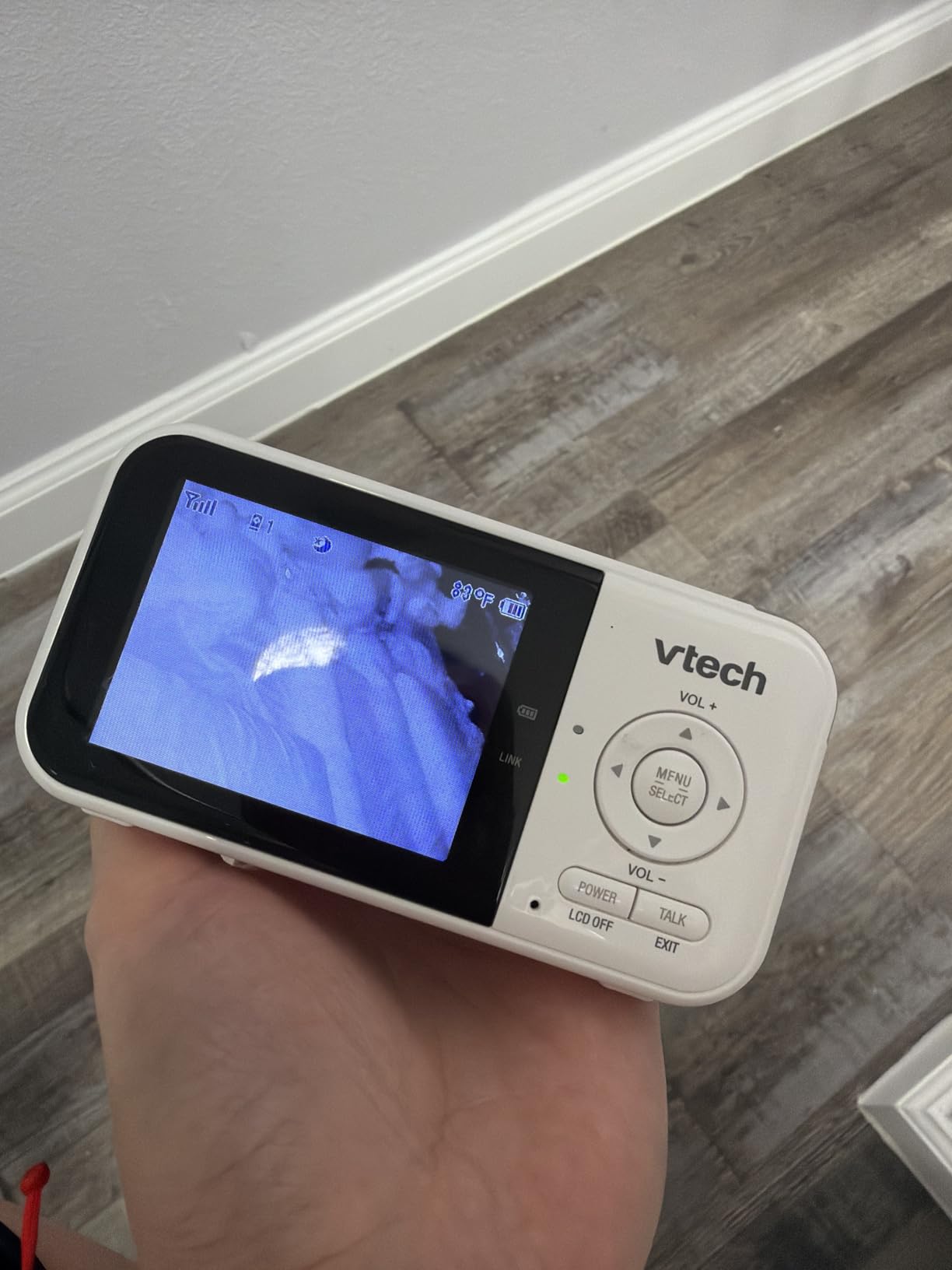 VTech Baby Monitor No WiFi - 19Hr Video Battery, 1000ft Range, Night Vision, Two-Way Talk, Temperature Sensor, Sound-Activated Screen, Lullabies | VM819 customer photo 2
