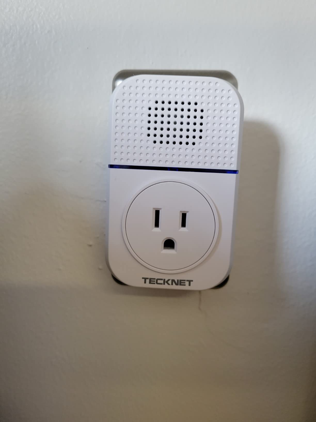 TECKNET Wireless Doorbell, Self-Powered Doorbell, 0-110db Plug-through Wireless Doorbell Ringer for Homes Classroom, IP66 Waterproof 1300ft Door Chime with Extra Socket, 60 Chimes, LED Light (White) customer photo 2