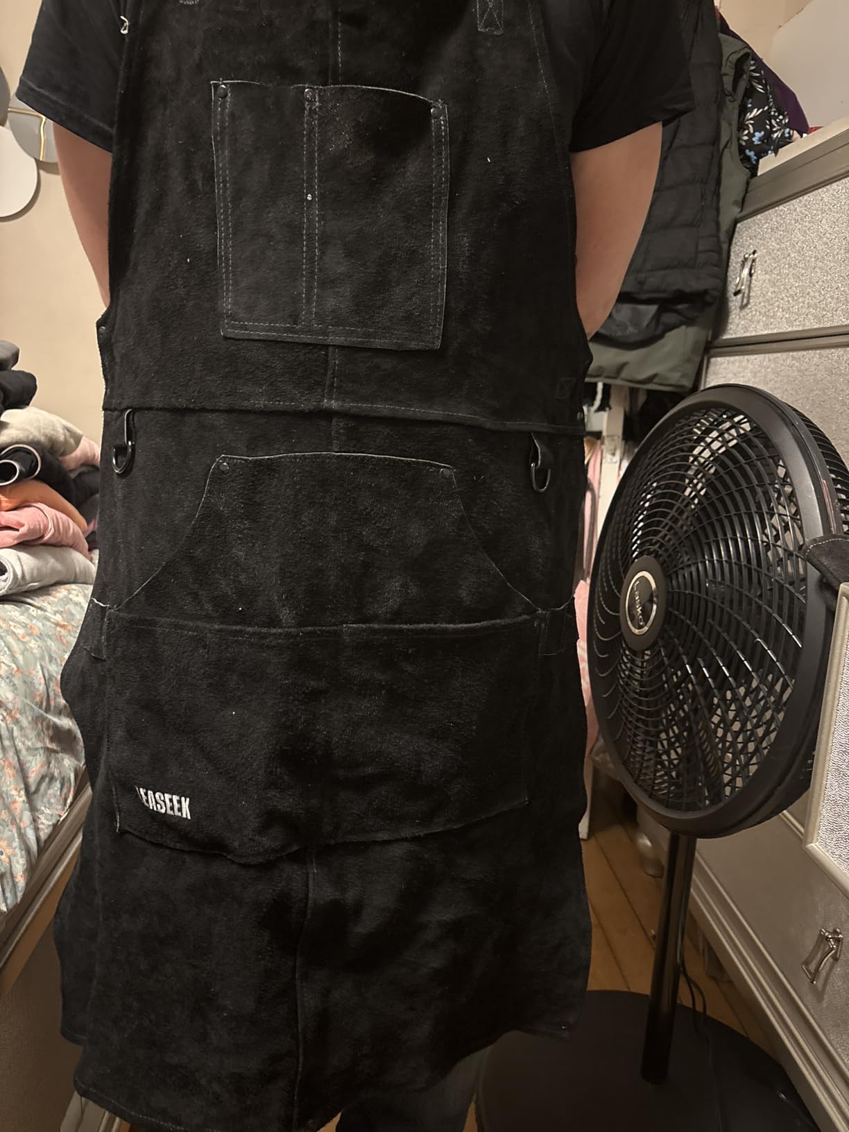 LeaSeek Leather Welding Apron,Heat & Flame-Resistant Heavy Duty Work Apron with 6 Pockets,Woodworking Shop Apron customer photo 1