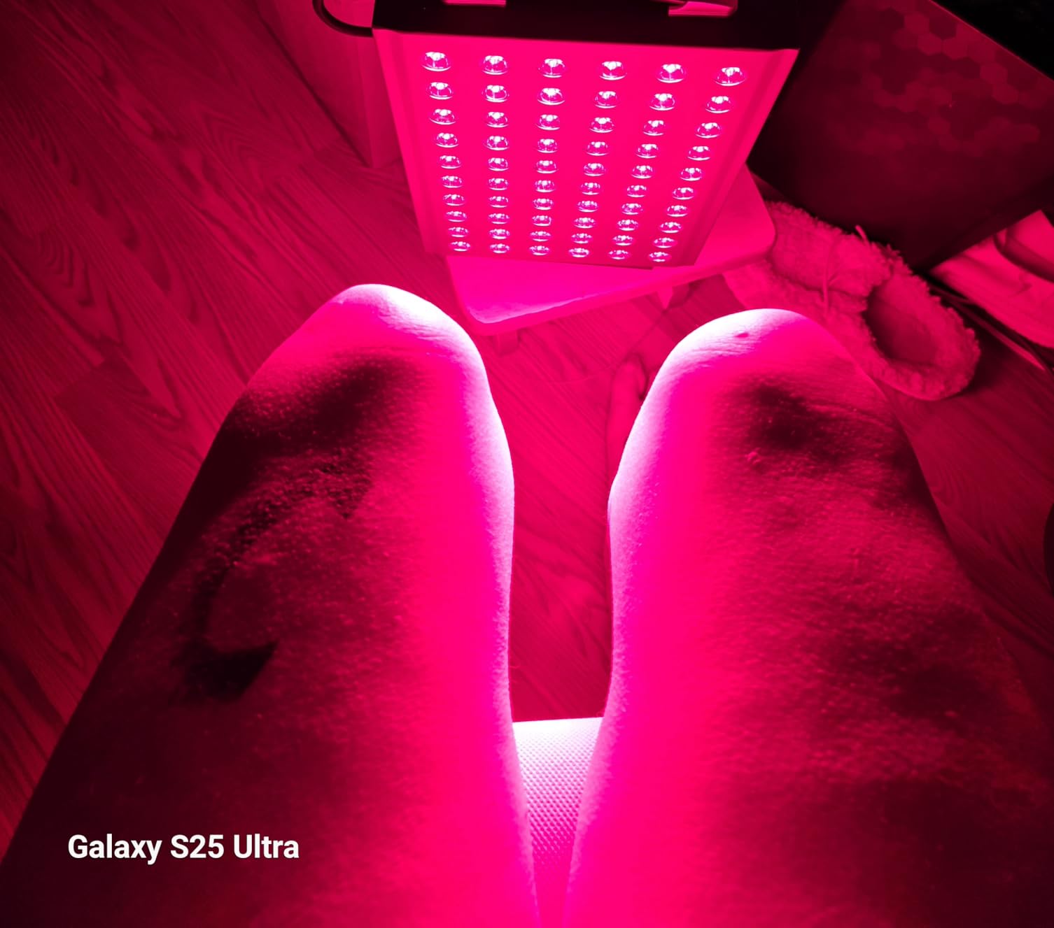 Hooga Red Light Therapy Panel Device - 660nm Red & 850nm Near Infrared Light Therapy, LED Light Therapy Lamp for Face & Body, Dual Chip LEDs, Timer, Adjustable Stand - PRO300 customer photo 2
