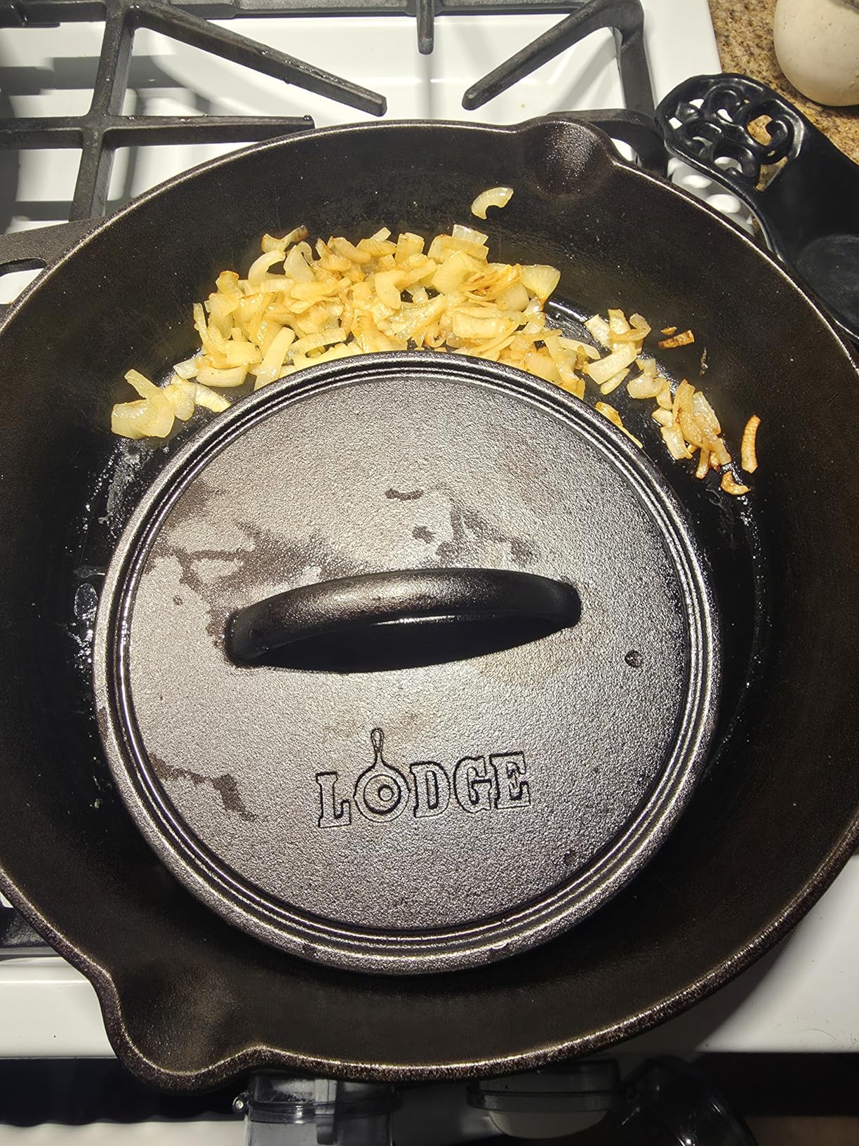 Lodge Pre-Seasoned Round Cast Iron Press - Cast Iron Griddle Press for a Restaurant-Quality Sear - Unparalleled Heat Retention - Use on the Stove or the Grill - 6.25 Inch customer photo 1