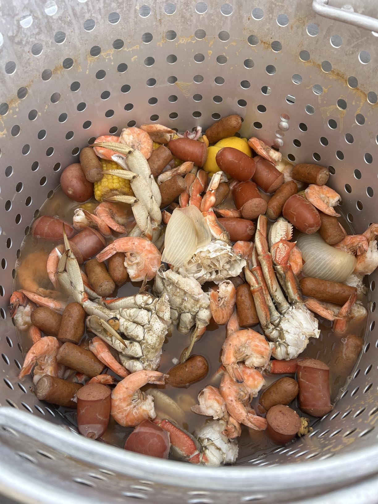 Creole Feast SBK1001 100 Qt Seafood Boiling Kit with Strainer, Outdoor Seafood Boil Pot and Basket with 100,000 BTUs Propane Burner and 10 PSI Regulator, Black & Silver customer photo 1