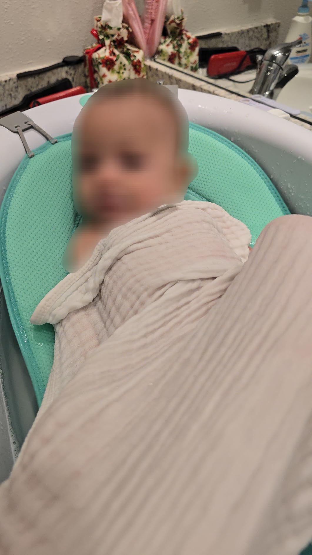 Frida Baby 4-in-1 Grow-with-Me Baby Bathtub, Baby Tub for Newborns to Toddler with Removable Bath Seat & Backrest for Bath Support in Tub customer photo 1