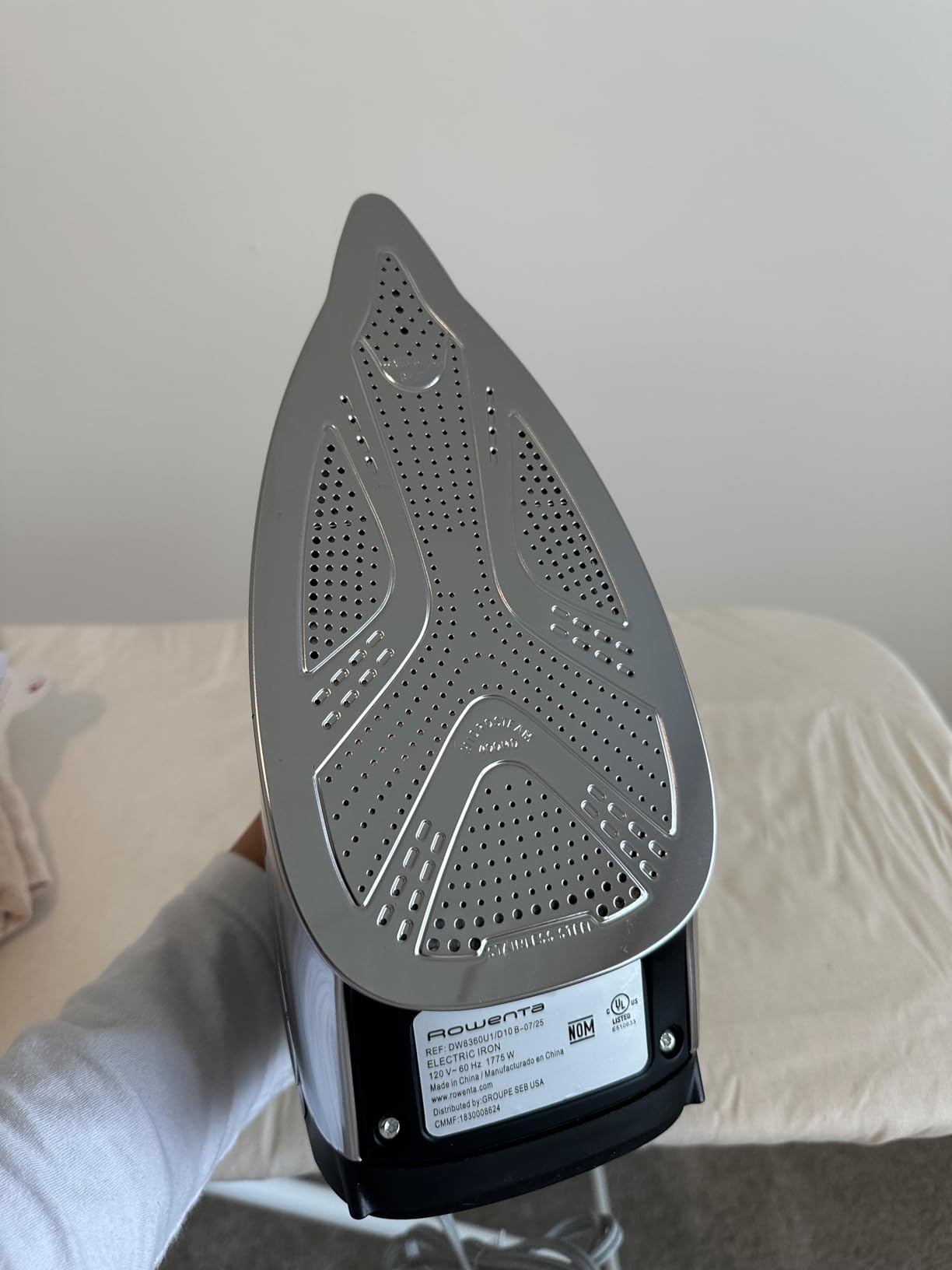 Rowenta Pro Master Stainless Steel Soleplate Steam Iron for Clothes, Anti-Drip Protection, 210 g/min, 400 Microsteam Holes, 1775 Watts Iron Steamer for Clothes, Powerful Steam DW8360 customer photo 1